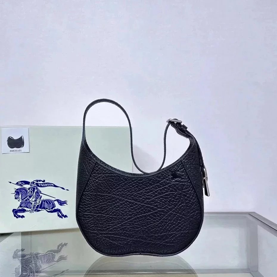 Burberry Women's Bag Top version Latest DanielLee Works Chess Handbag Underarm Bag Women's Bag Backpack Crossbody Bag War Horse Bag Tote Bag Hobos Horseshoe Bag chesshobo Underarm bag