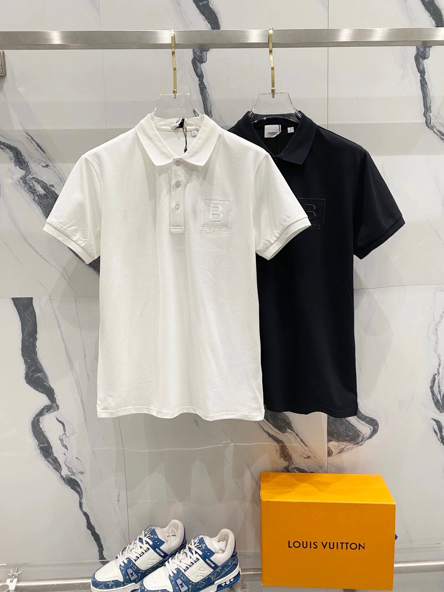 Burberry T-shirt Minimalist Small Lettering LOGO Embroidered Logo POLO Short Sleeve Shirt with Turn-down Collar for Men and Women, Summer Half Sleeve OS Loose T Business Casual Half Sleeve Shirt Plus Size T-Shirt