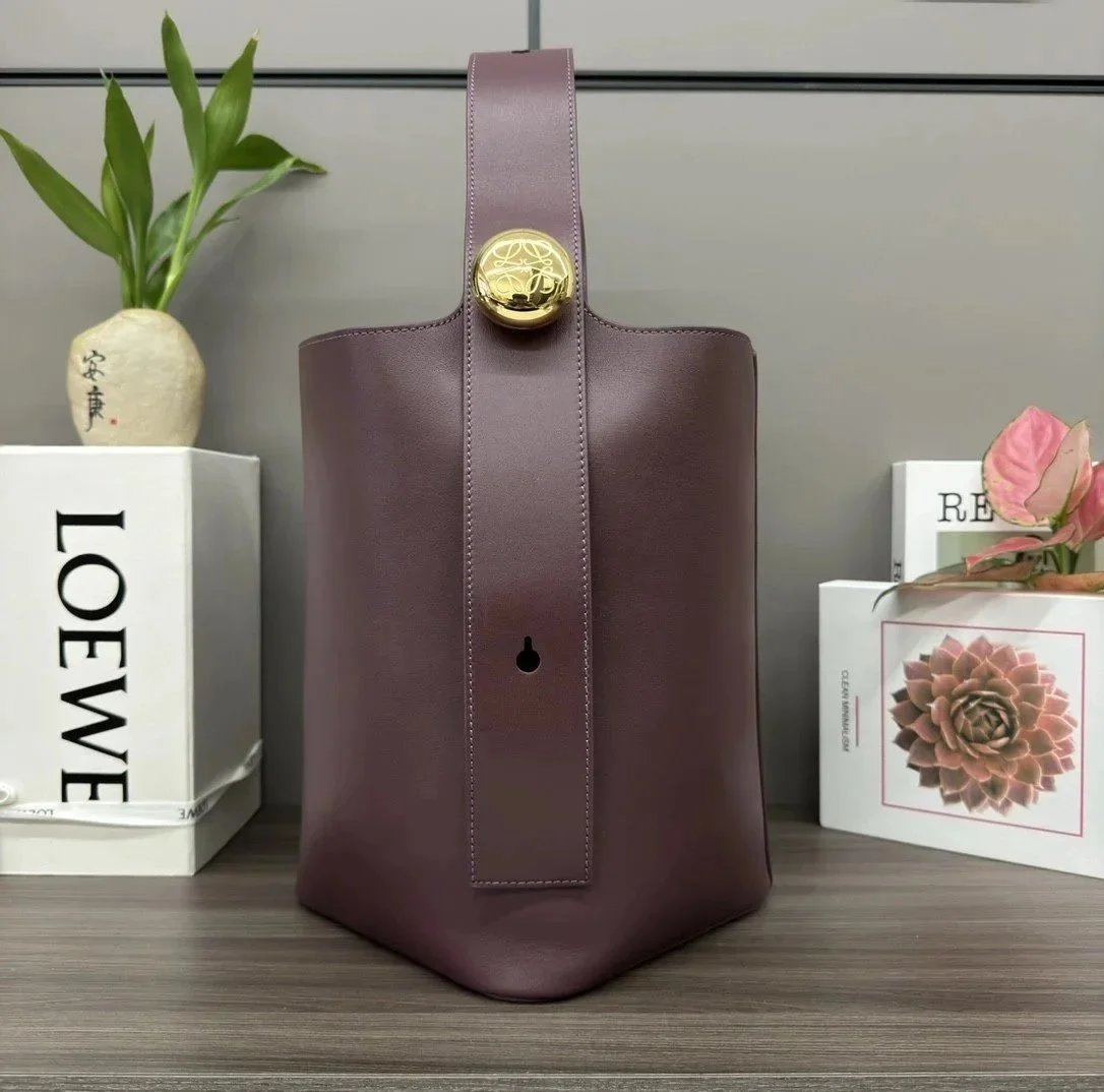 LOEWE Women's Bag Top version 【Super Original Factory Grade Surrogate Shopping】2024All New mini Vegetable basket bag mini Size Soft Grain Cow Leather PebbleBucket Bucket Bag Portable Messenger Bag Vegetable Basket Bucket Bag Vegetable Basket New Women's B