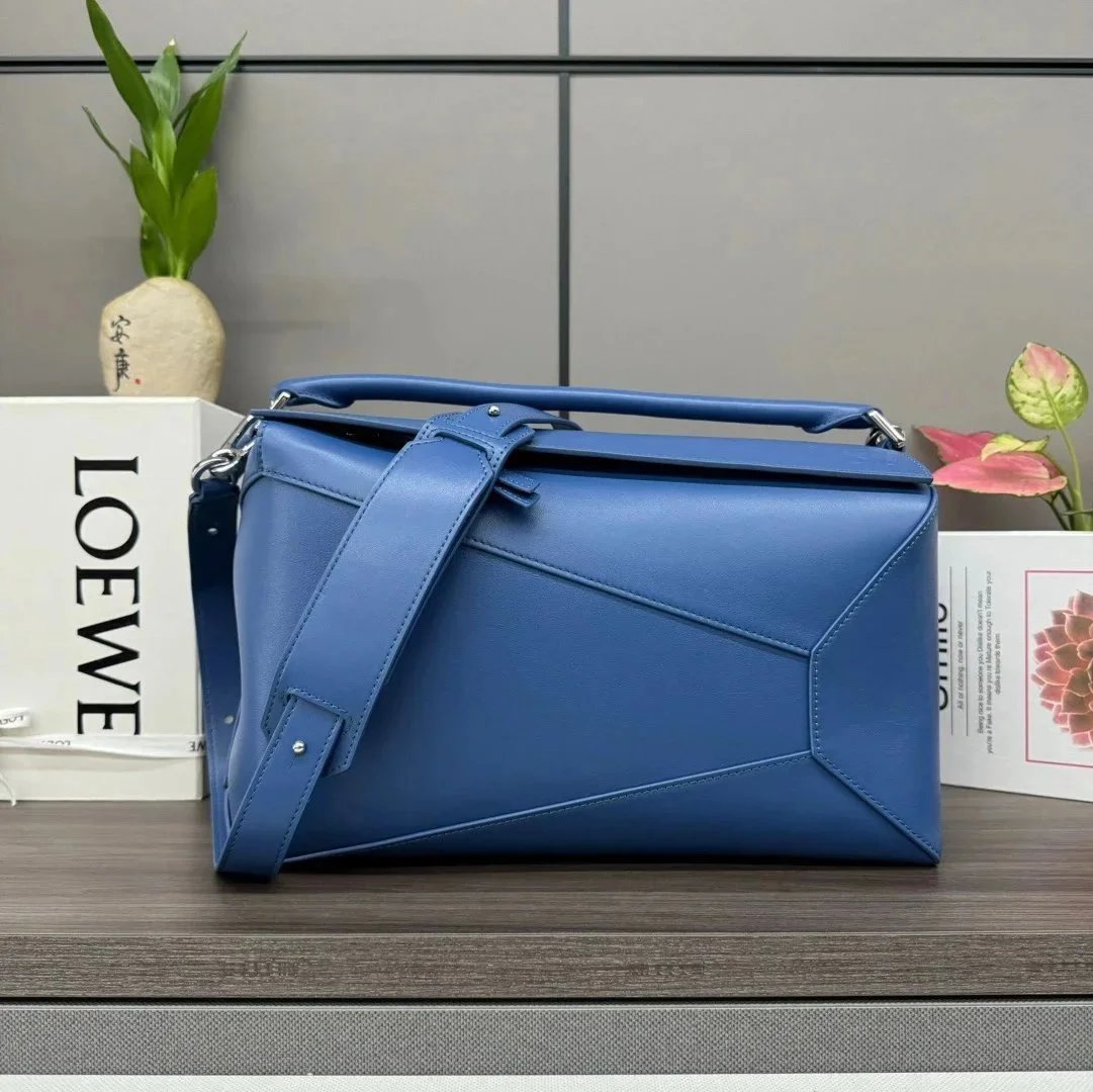LOEWE Backpack Top version 【Super Version Original Factory】New Size for Counter Synchronization Puzzle Handbag Geometric Messenger Bag Men's Bag Large Shoulder Bag Messenger Bag Handbag Men's and Women's Bags New sise Large Geometric Men's Bag Map Pack33c