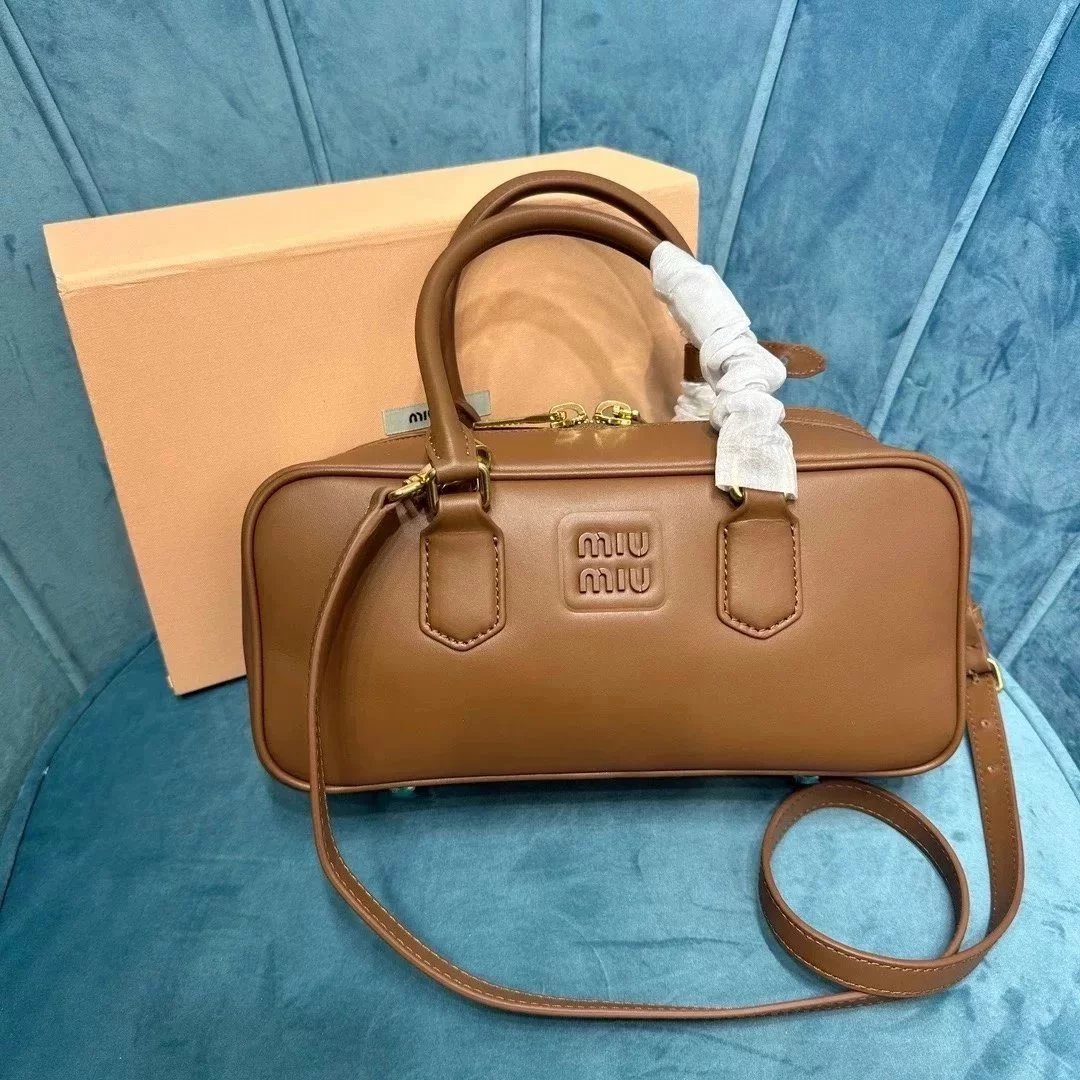 Miu Miu Bag Top version 【Original Leather】New Bowling Bag Miu Home Unique Style Matelasse Sheepskin Bag Small Size Large Size Hand-Held Pleated Sheepskin Leather Women's Bag Box Bag Travel Bag New Women's Bag Pillow Bag Bowling Bag5BB1845BB142