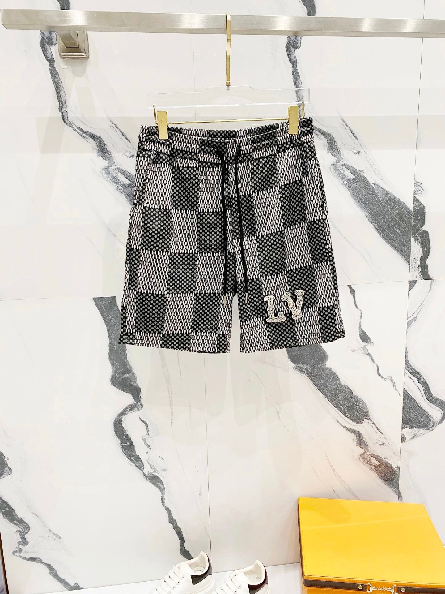 Louis Vuitton LV Shorts Full Print Checkerboard Pattern Brand Hotfix Rhinestone Beaded Letters logo Five-point Shorts25ss New Drawstring Casual Summer Pants American Style5Two-in-One Casual Sweatpants for Men and Women, Pure Cotton Joggers
