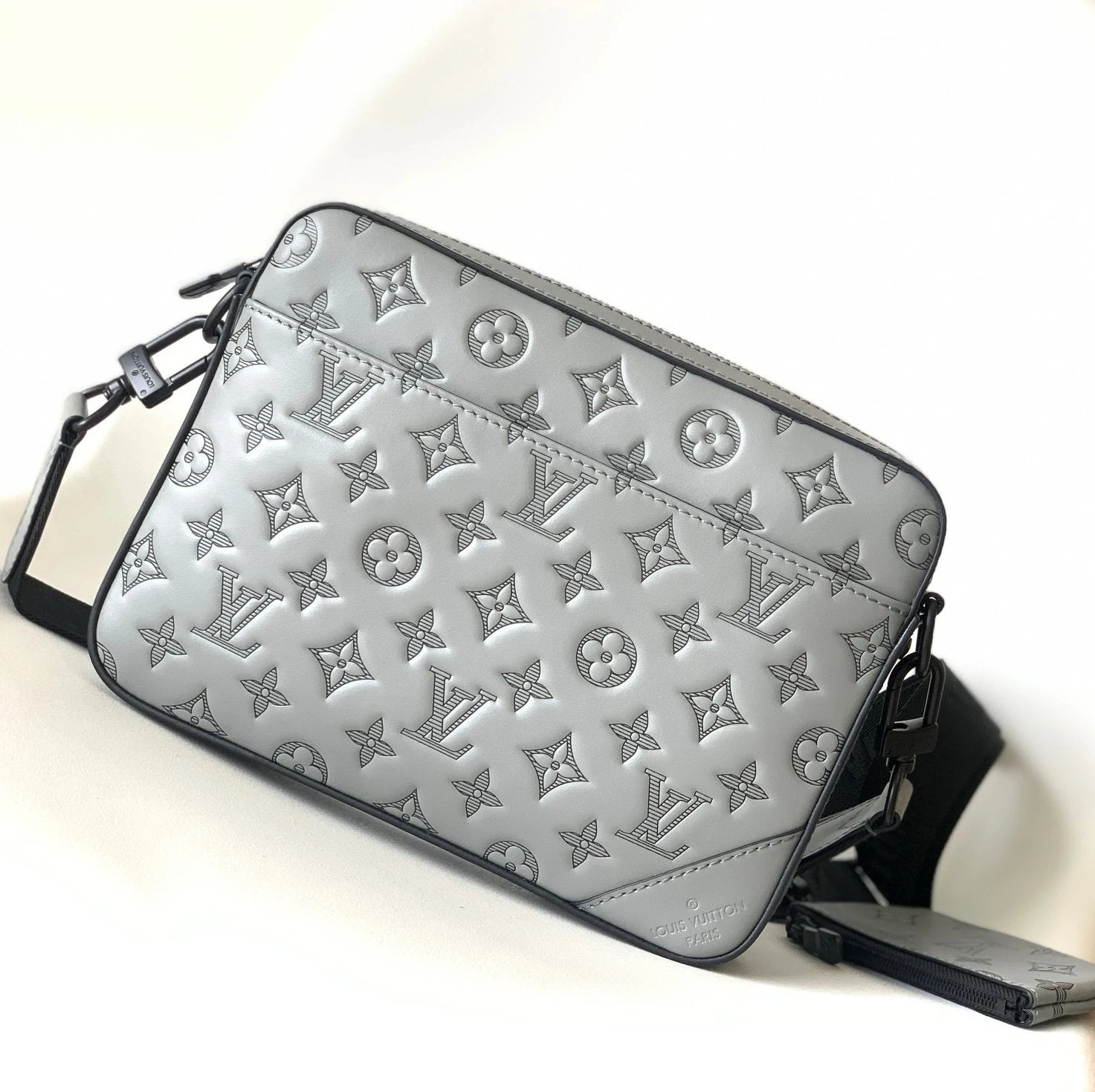Louis Vuitton LV Men's Bag Top version 【Highest Version】Original Leather Hardware M46602Full leather in black M69827Sprinter Three-in-One Men's Messenger Bag Postman Men's Bag Two-in-One Trio Messenger Bag Shoulder Bag Men's Messenger Bag Men's Bag M30848