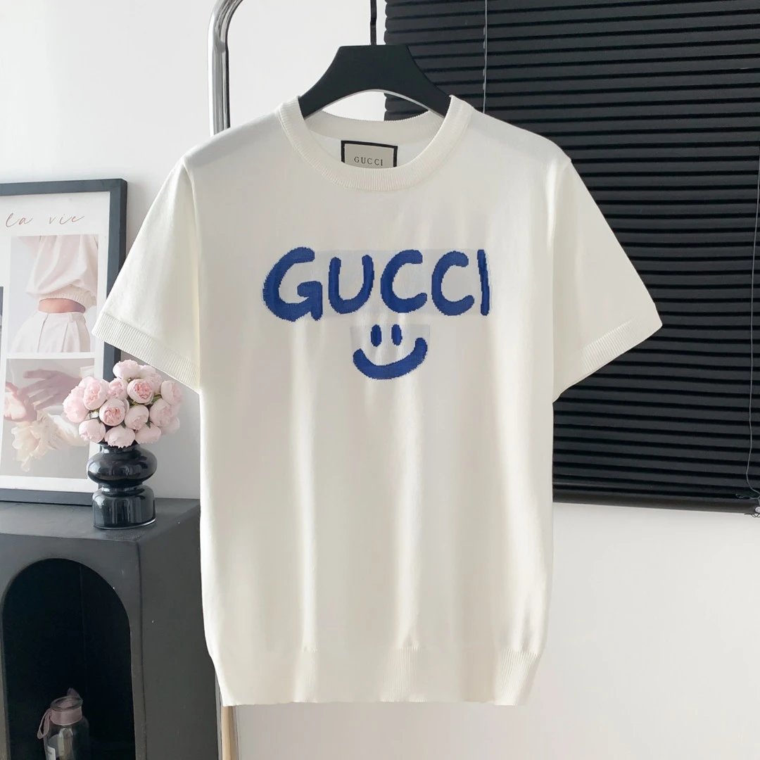 Gucci T-shirt Smiley face on chest logo Round Neck Sweater Short Sleeve25ss New Unisex Style T T-shirt OS Loose Fit Base Shirt Half Sleeve T-Shirt Top Half Sleeve