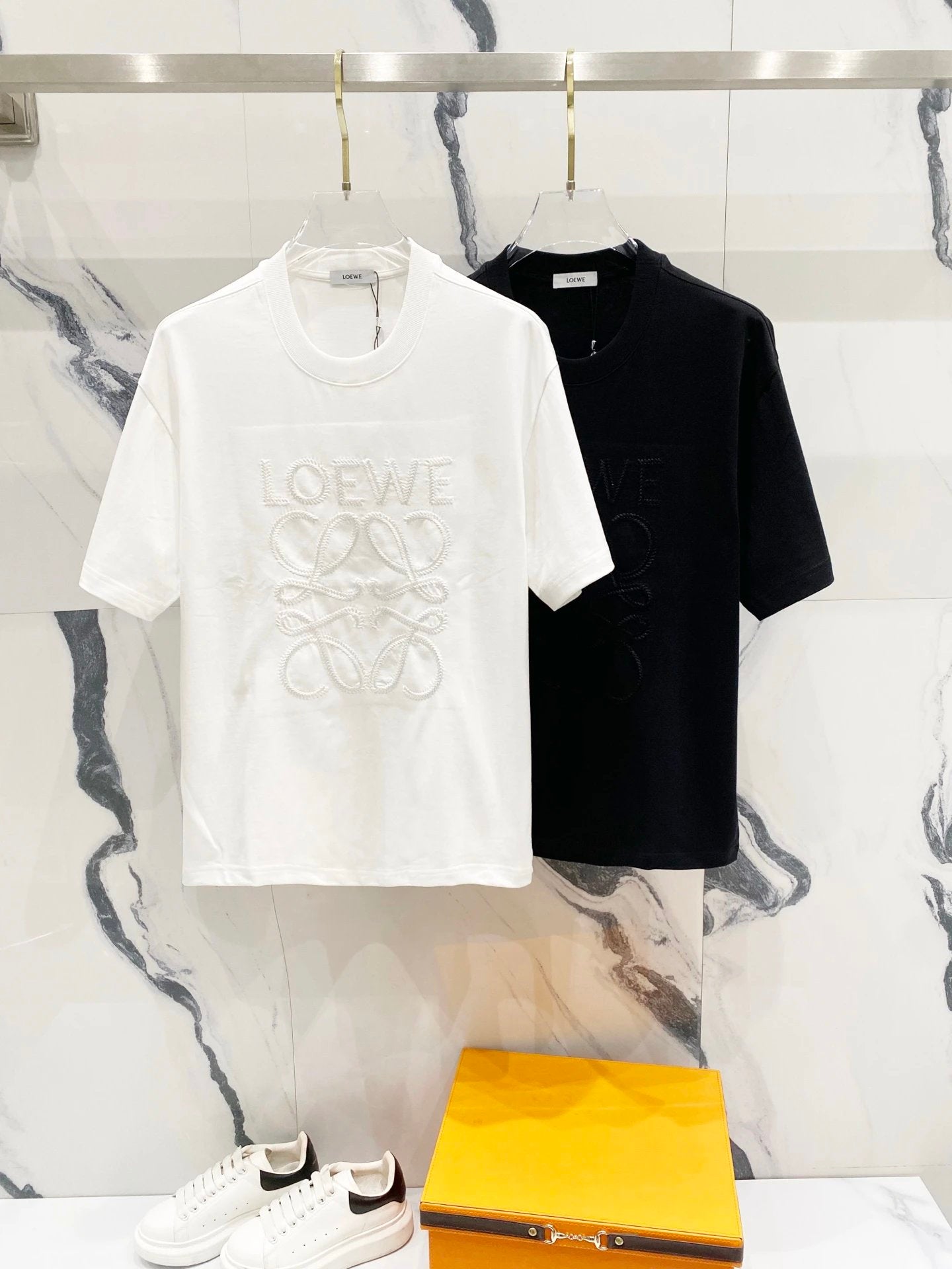 LOEWE T-shirt Large Chest Logo Embroidery logo round Neck Short Sleeve25ss New Pure Cotton Unisex Style T T-shirt OS Loose Fit Base Shirt Top Half Sleeve T-Shirt