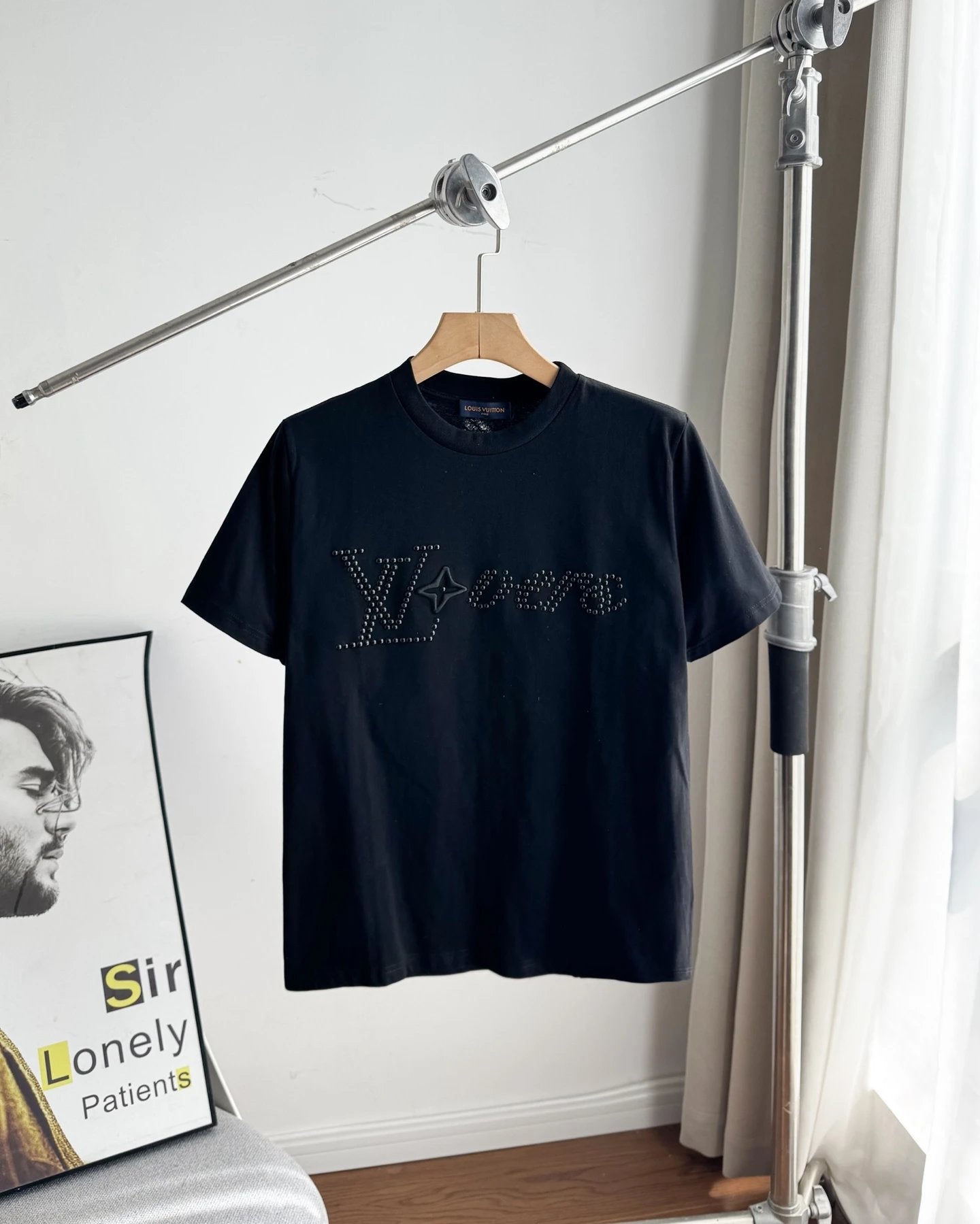 Louis Vuitton LV T-shirt Chest Handwritten Letter Rivet Pattern Embroidery logo round Neck Short Sleeve25ss New pure cotton T Unisex T-Shirt OS Drop Shoulder Loose Fit Base Shirt Top T-Shirt Short Sleeve