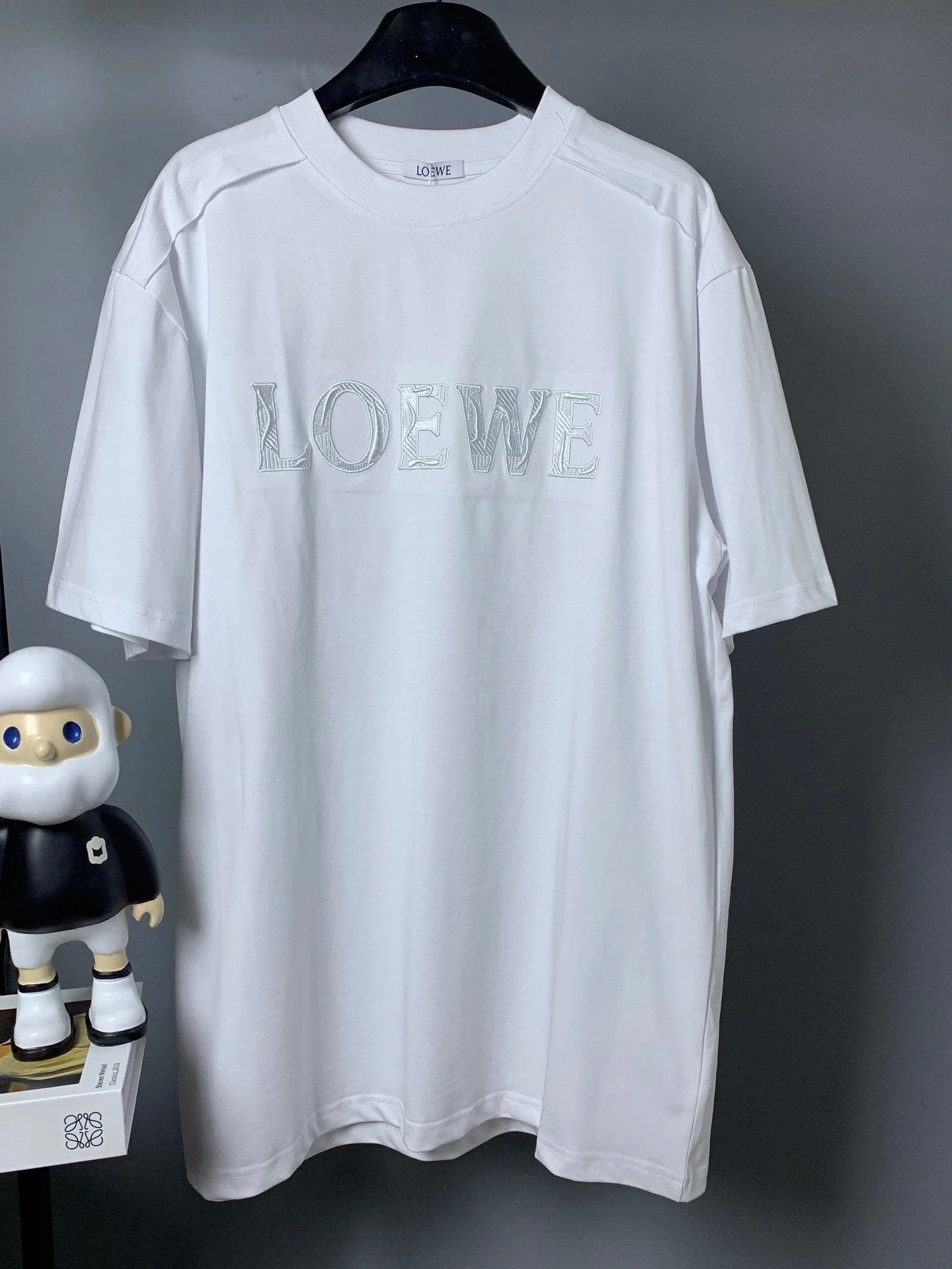 LOEWE T-shirt Chest Letter Embroidery logo round Neck Short Sleeve25ss New Pure Cotton Unisex Style T Casual T-Shirt Base Layer Shirt OS Loose Fit Half Sleeve Top Plus Size