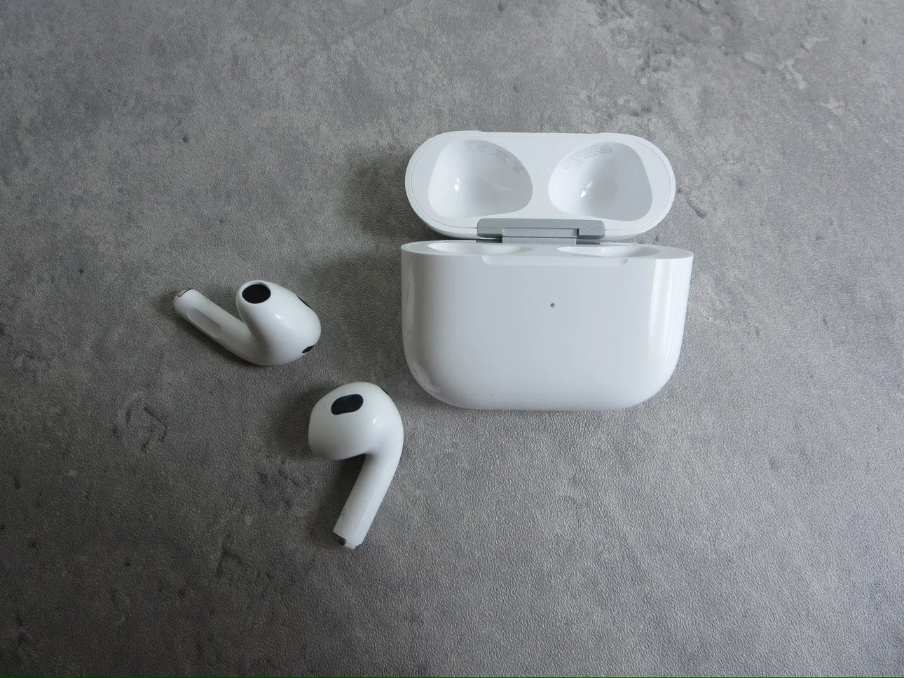 Apple AirPods Serial3