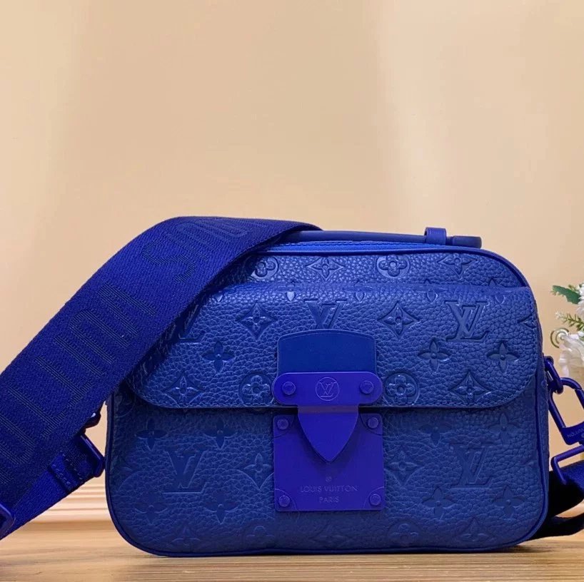 Louis Vuitton LV Men's Bag Top version 【Original Leather Heavy Recommend】M584892021New men's bag SLOC Black Lychee Pattern Cowhide Embossed Men's Bag Men's Shoulder Messenger Bag Portable Camera Bag Men's Backpack Casual Bag