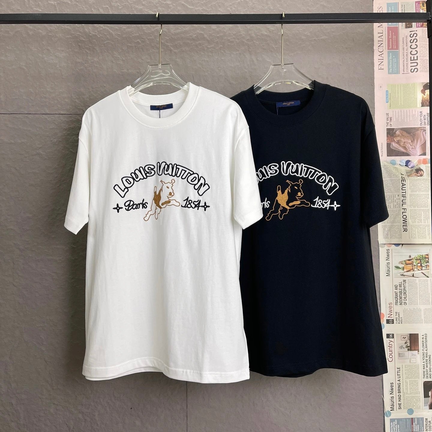 Louis Vuitton LV T-shirt Brown Small French Bulldog Embroidery on Chest Letters logo round Neck Short Sleeve25ss New Pure Cotton Unisex Style T T-shirt OS Loose Fit Base Shirt Half Sleeve T-Shirt Top Half Sleeve