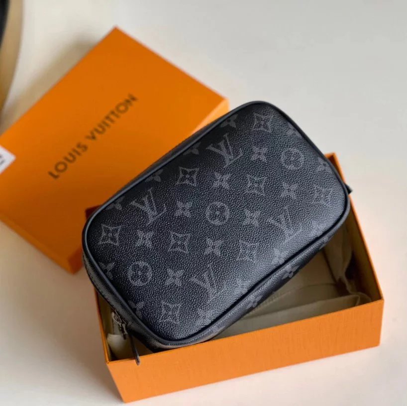 Louis Vuitton LV Wallets/Clutches Top version 【Exclusive Customization】M47522Classic Wash Bag This Small Size Toilet Bag Has a Generous Appearance and Sufficient Capacity Pure Steel Hardware Men's Clutch Mobile Phone Bag Storage Bag Cosmetic Bag Multifunc