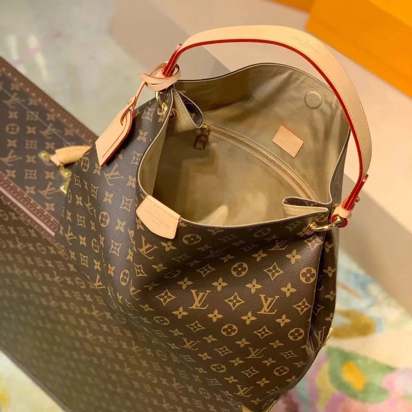 Louis Vuitton LV Women's Bag Top version Internet Hot Big Bag Presbyopic Women's Bag New Graceful Small Size Handbag Tote Bag Wide Shoulder Strap Handbag Shopping Bag Shoulder Bag Messenger Bag Mummy Bag M43700M43703