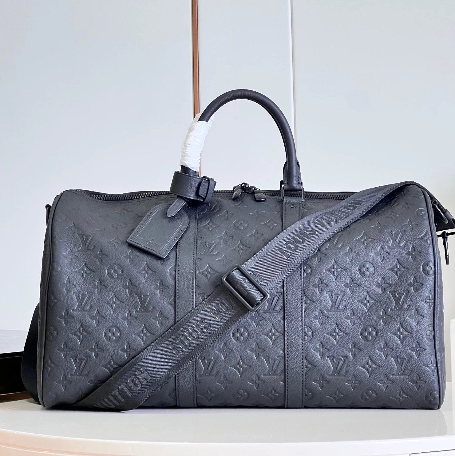 Louis Vuitton LV Travel Bag Top version 24New Version M44810KeepallBandouliere50Travel Bag Black Cowhide Embossed Men's Handbag Shoulder Messenger Bag Luggage Bag Travel Bag Luggage Bag44810New Version Ribbon Style Shoulder Strap