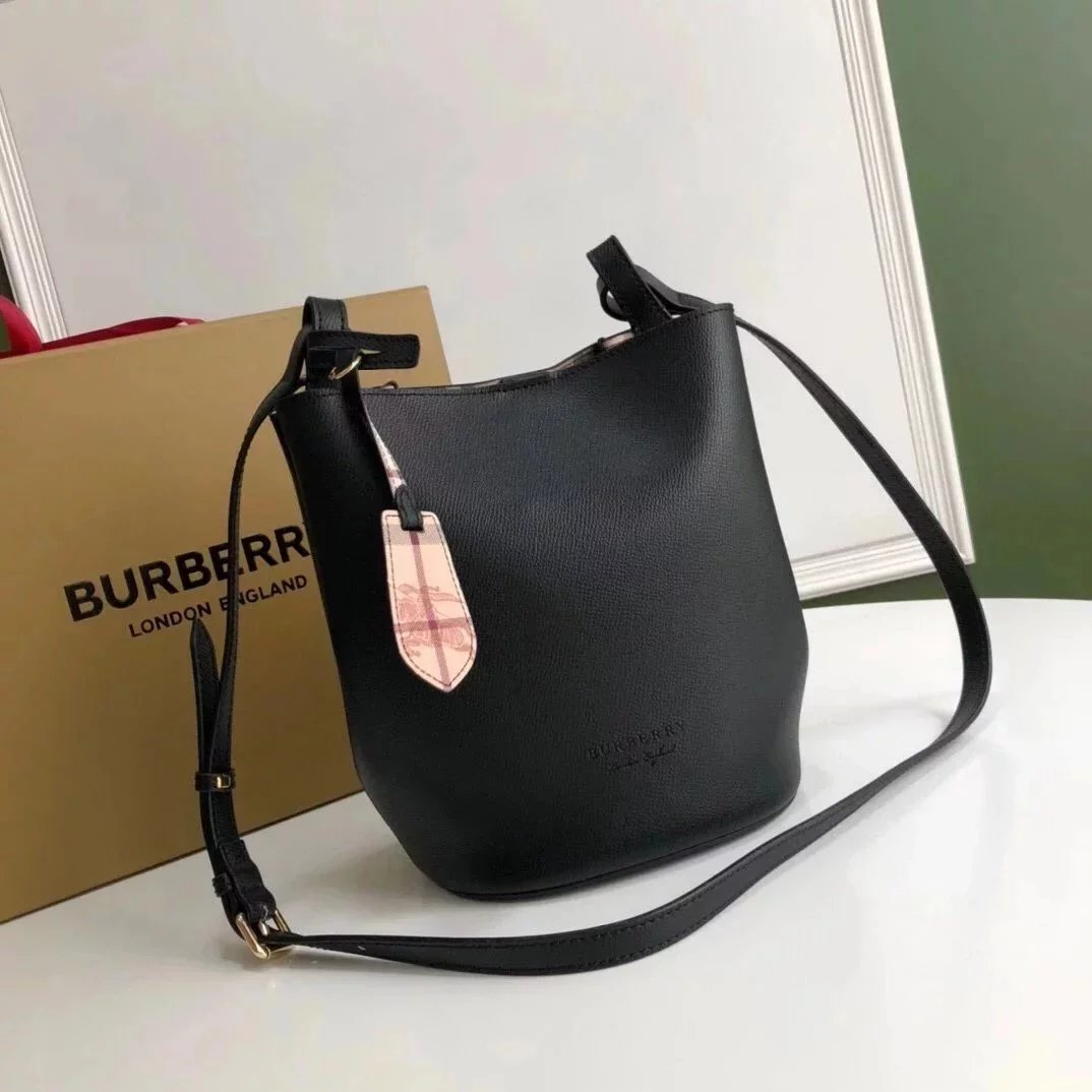 Burberry Women's Bag Top version 【High-End Customization】Plaid Bucket Bag Crossbody Bag Shoulder Bag Original War Horse Plaid Inner Italian Palm Pattern Cowhide Three Colors