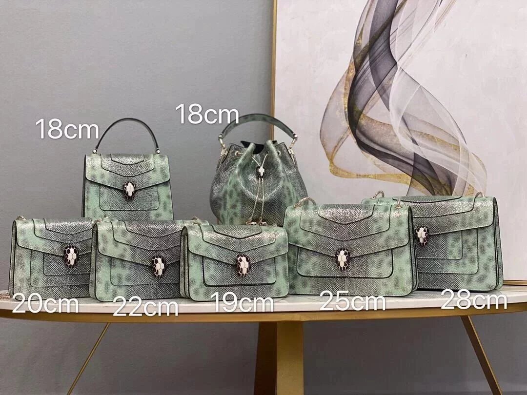 BVLGARI Bag Top version SerpetiForever Bag Decorated with a Snake's Head Chain Bag Snakeskin Enamel Snakeskin Head File Holder Mint Green