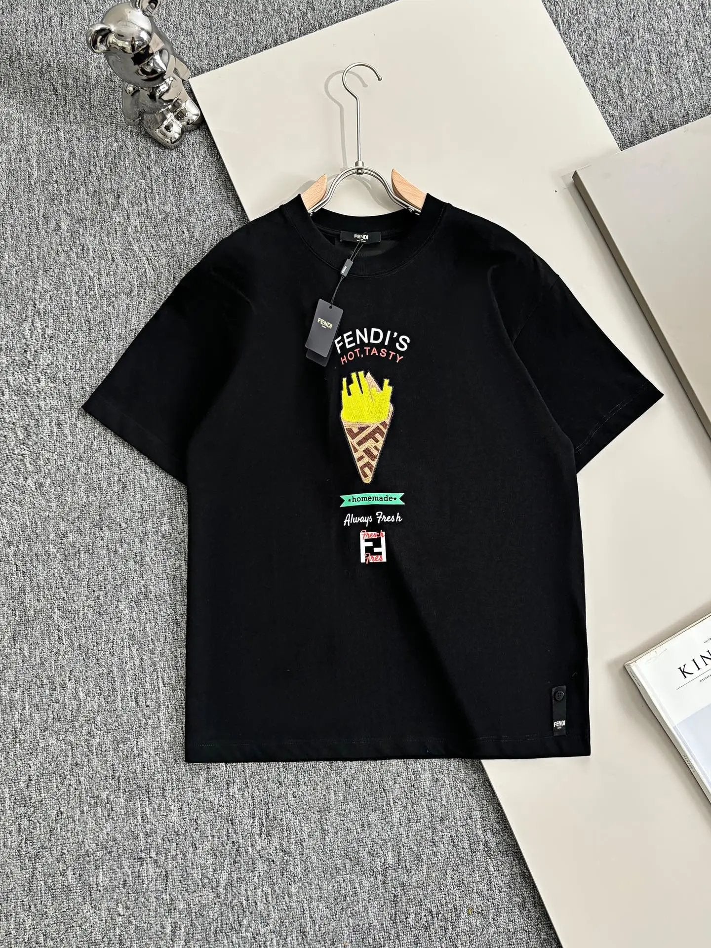 FENDI T-shirt Chest Sweet Cone Embroidery logo round Neck Short Sleeve25ss New Pure Cotton Unisex Style T T-shirt OS Loose Fit Base Shirt Half Sleeve T-Shirt Top Half Sleeve