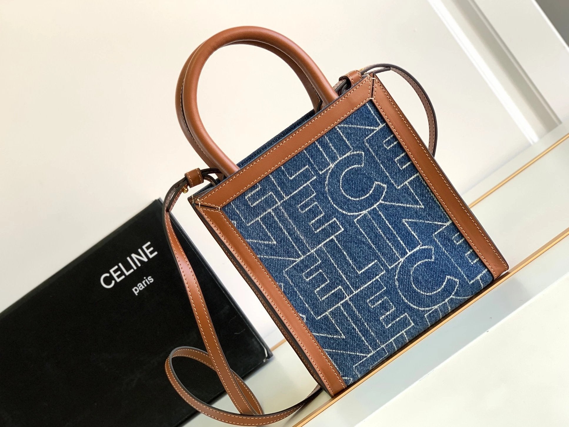 Celine women's bag Top version 【Level Surrogate Shopping】New TriompheMiniTote Tote Arc De Triomphe cabas Presbyopic Tote Vertical Mini Phone Bag Medium Presbyopic Portable Shopping Bag Shoulder Bag Messenger Bag Selin Women's Bag Men's Bag191542194372