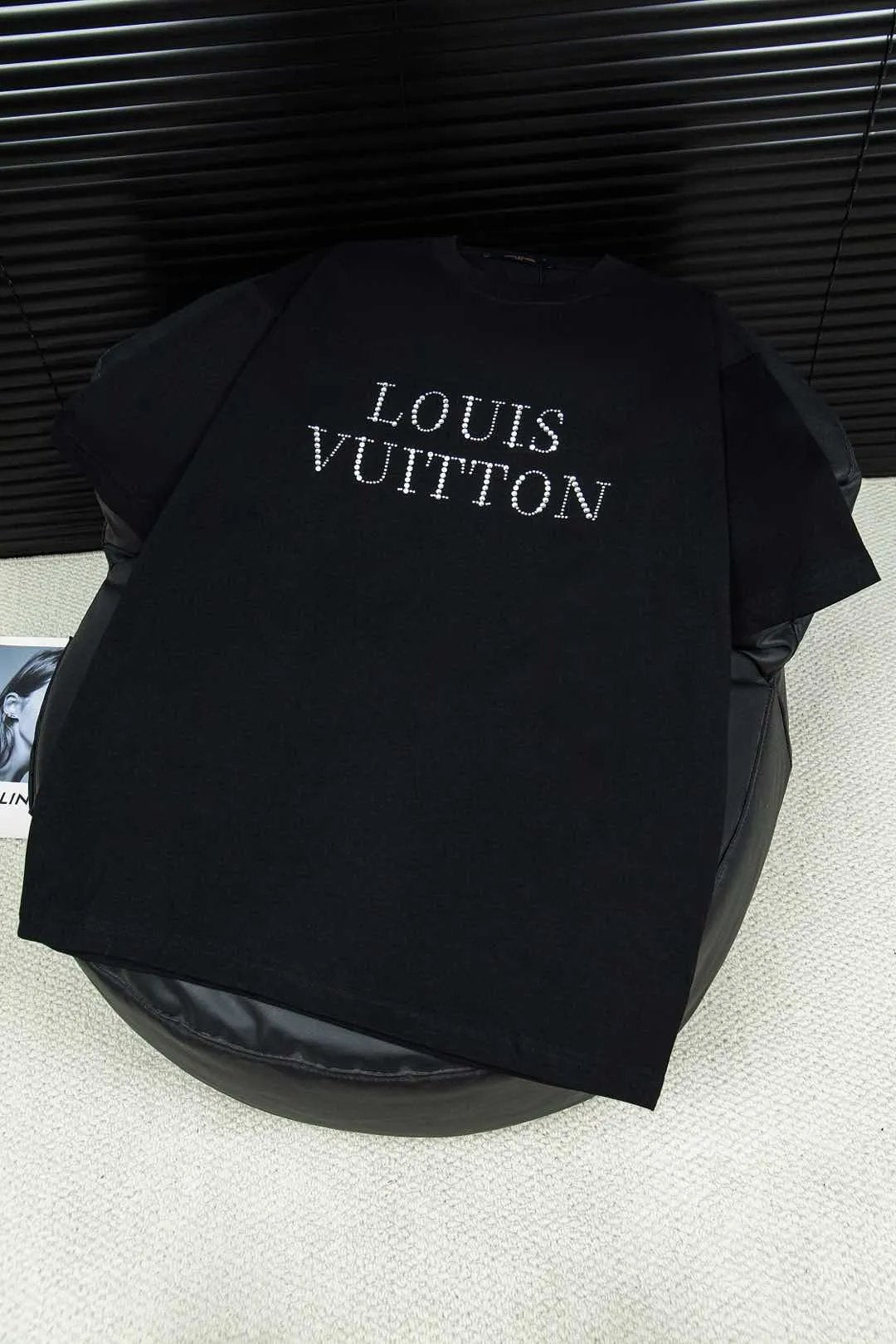 Louis Vuitton LV T-shirt Rhinestone Letter Patch on Chest logo round Neck Short Sleeve25ss New Pure Cotton Unisex Style T Casual T-Shirt Base Layer Shirt OS Loose Fit Half Sleeve Top Plus Size