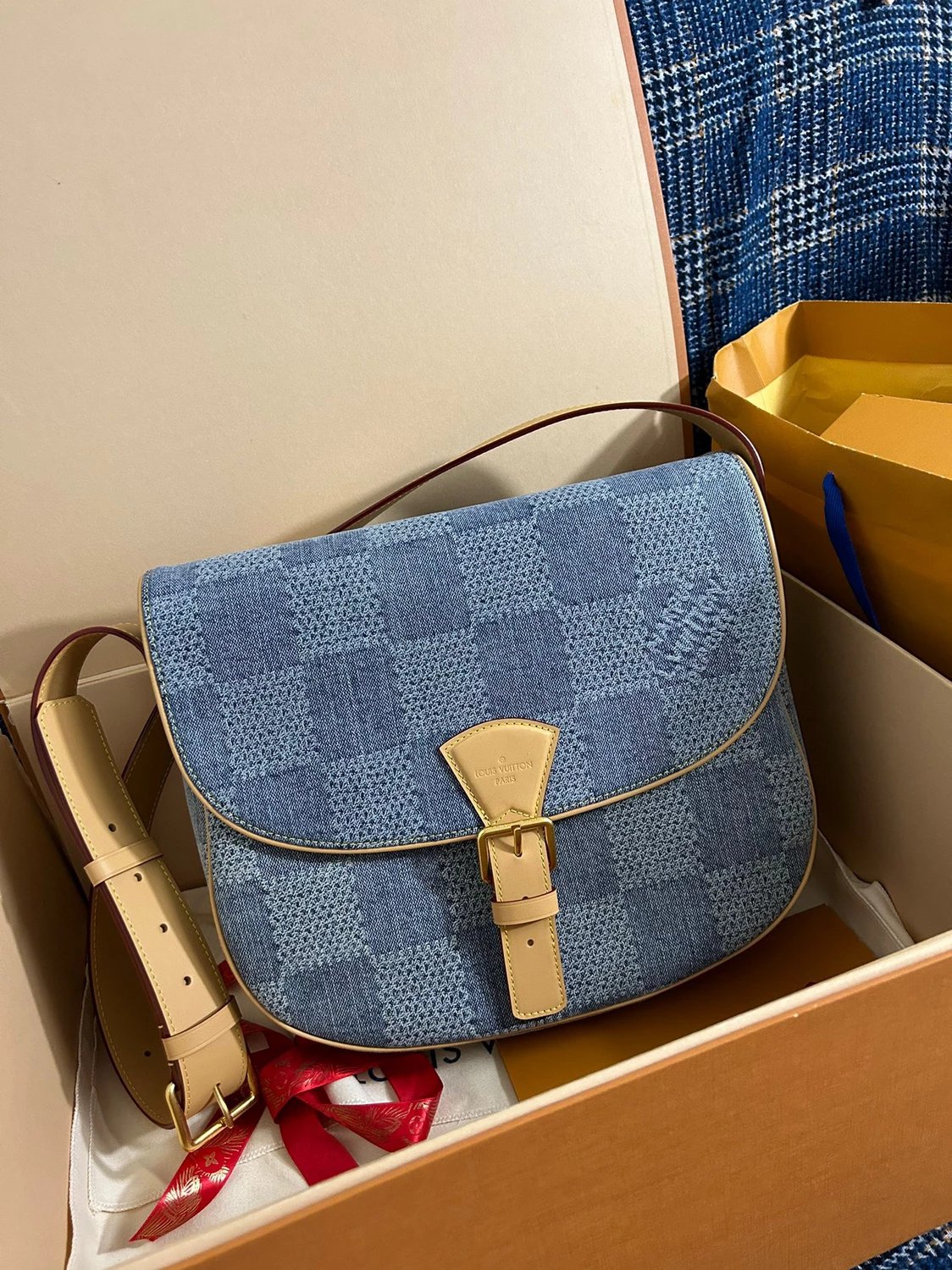 Louis Vuitton LV Men's Bag Top version 【Super Version New Kowloon Leather】Denim Jean Bag Series Montsouris Medium Postman Messenger Bag N40743Denim Plaid Messenger Bag Men's Retro Style Trendy Fashion Men's Bag Women's Bag Crossbody Bag Shoulder Bag Casua