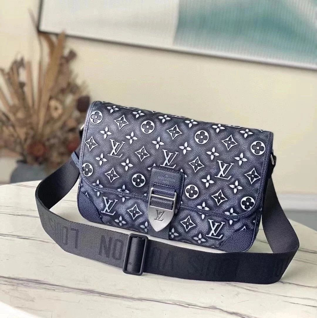 Louis Vuitton LV Men's Bag Top version 2022New Archy Medium Men's Messenger Bag Men's Presbyopic Messenger Bag Shoulder Messenger Bag M46328M21394