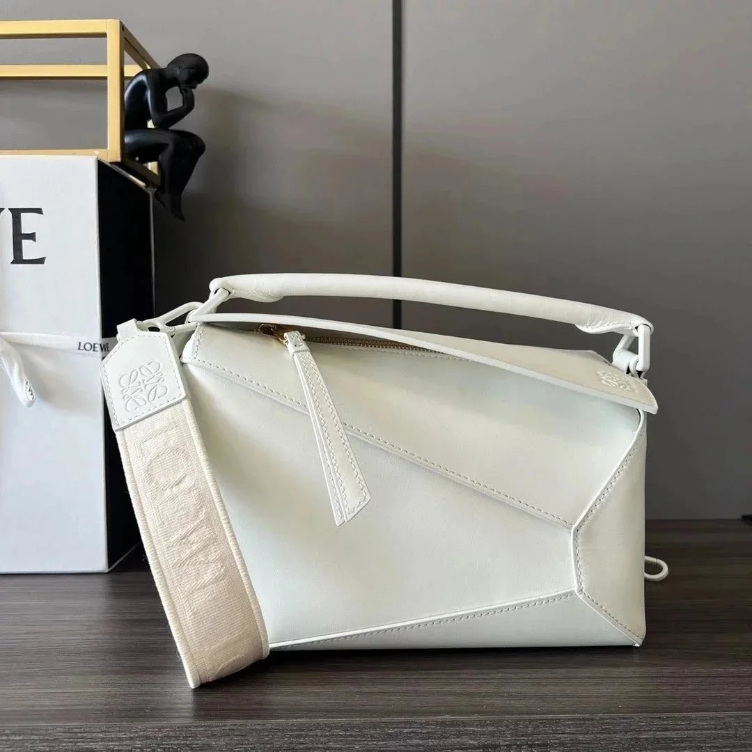 LOEWE Women's Bag Top version 【Original Leather】New Single Color Glaze Puzzle Geometric Bag Ceramic Hardware Wide Shoulder Strap Small Size24cm Luojia Men's and Women's Bags Shoulder Bag Messenger Bag Handbag Embroidery Letter Wide Shoulder Straps Geometr