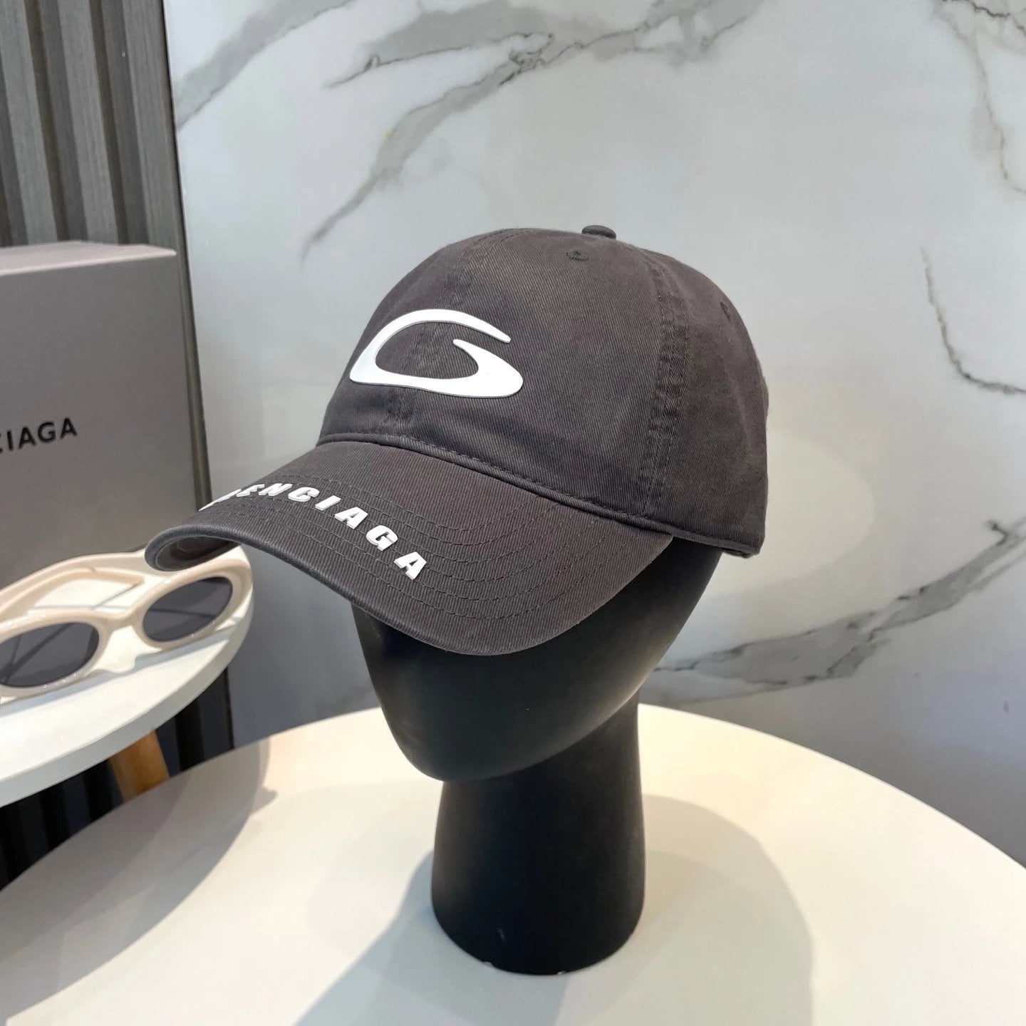 Balenciaga Hat Letters logo Baseball Cap Sun Protection Visor Cap Large Head Circumference Versatile Sports Hat Slimming Face Curved Brim Unisex Couple Style