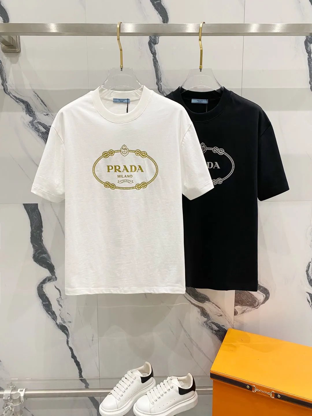 PRADA T-shirt Iconic Crown Letters Printing Logo Logo Crew Neck Short Sleeve25ss New Pure Cotton Unisex Style T T-shirt OS Loose Fit Base Shirt Top Half Sleeve T-Shirt