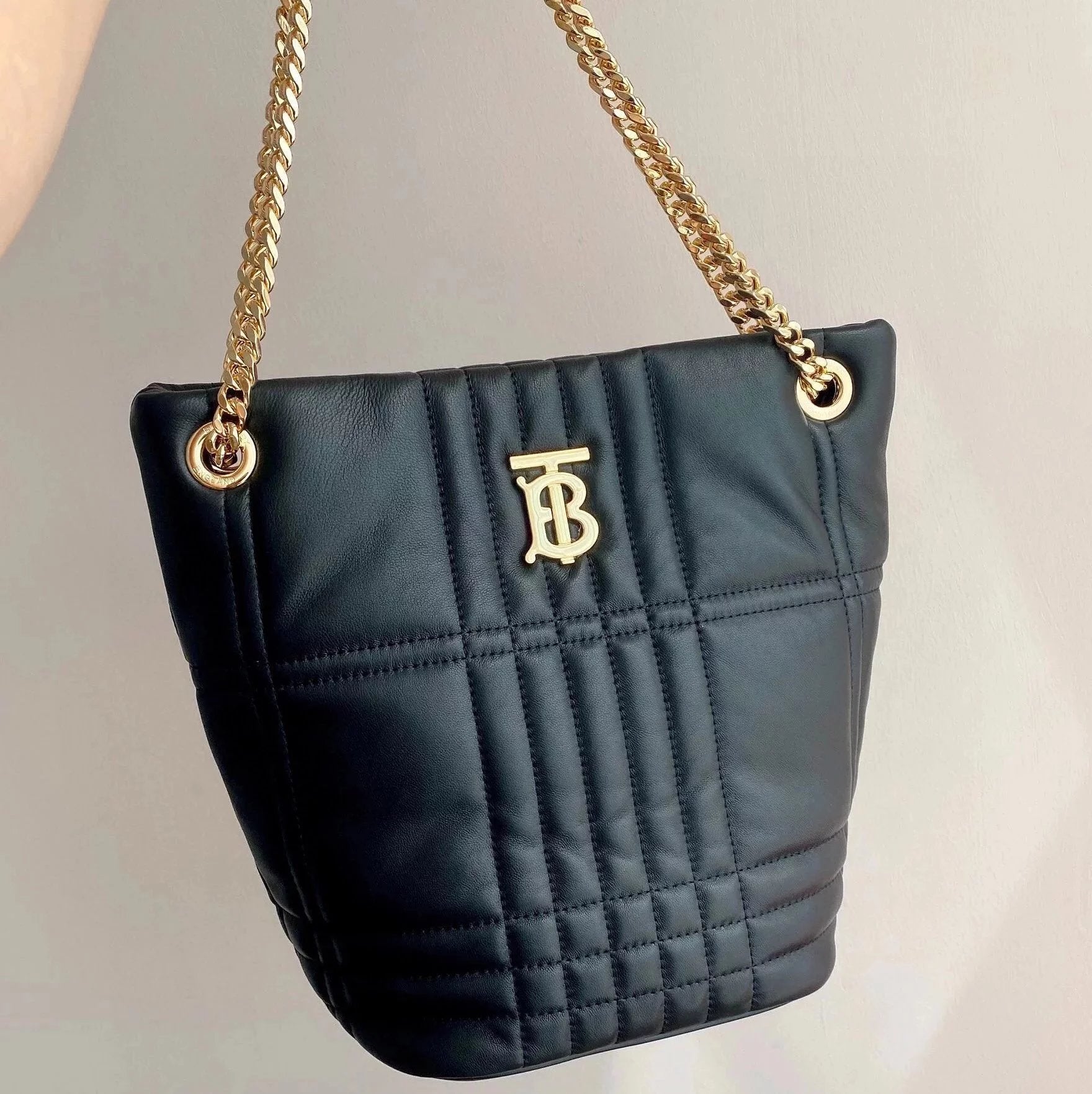 Burberry Women's Bag Top version Surrogate Shopping Grade Women's Bag New BBR Home Lola Small Size Quilted Sheepskin Super Soft Cloud Bag TB Luna Bag Bucket Bag Chain Bag