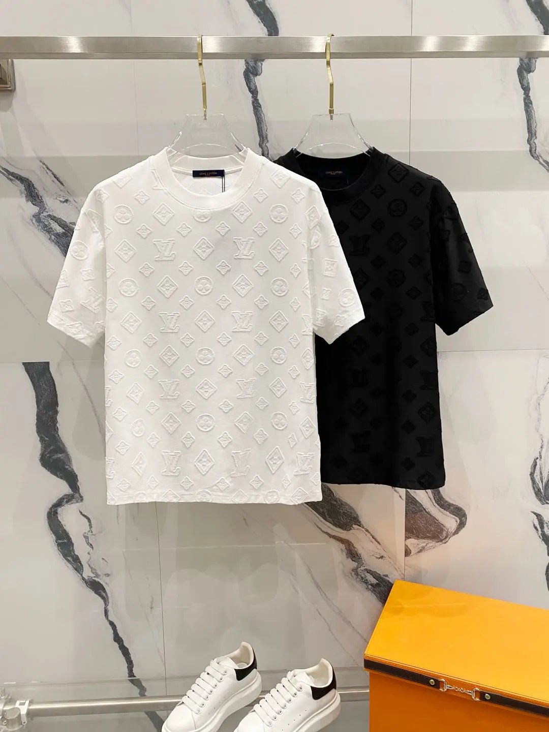 Louis Vuitton LV T-shirt Allover Letter Clover Jacquard logo round Neck Short Sleeve25ss New Pure Cotton Unisex Style T Casual T-Shirt Base Layer Shirt OS Loose Fit Half Sleeve Top Plus Size