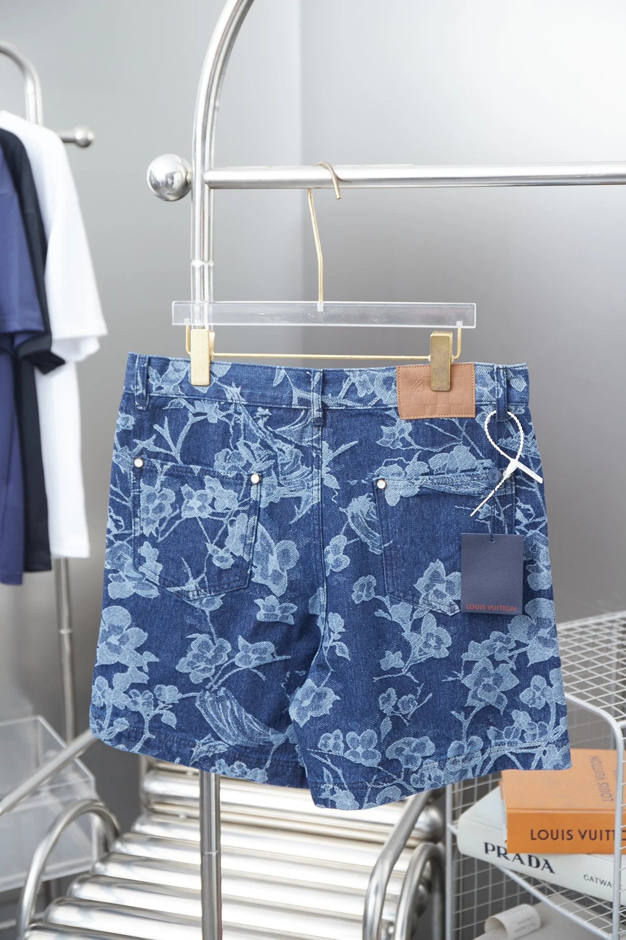 Louis Vuitton LV Shorts Allover Jacquard logo Five-point Shorts25ss New Drawstring Casual Summer Pants American Style5Two-in-One Casual Sweatpants for Men and Women, Pure Cotton Joggers