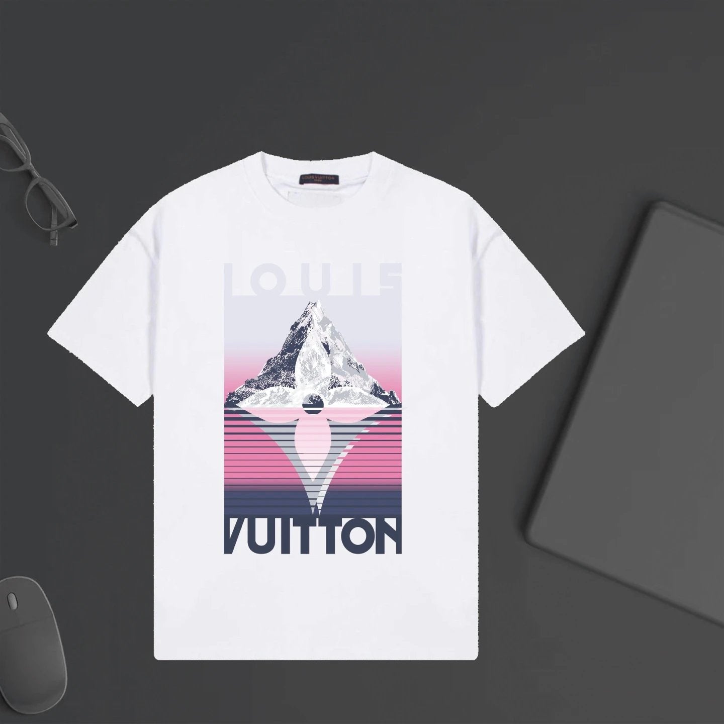 Louis Vuitton LV T-shirt Snow Mountain Four-Leaf Flower Print on the Chest logo round Neck Short Sleeve25ss New Pure Cotton Unisex Style T T-shirt OS Loose Fit Base Shirt Top Half Sleeve T-Shirt