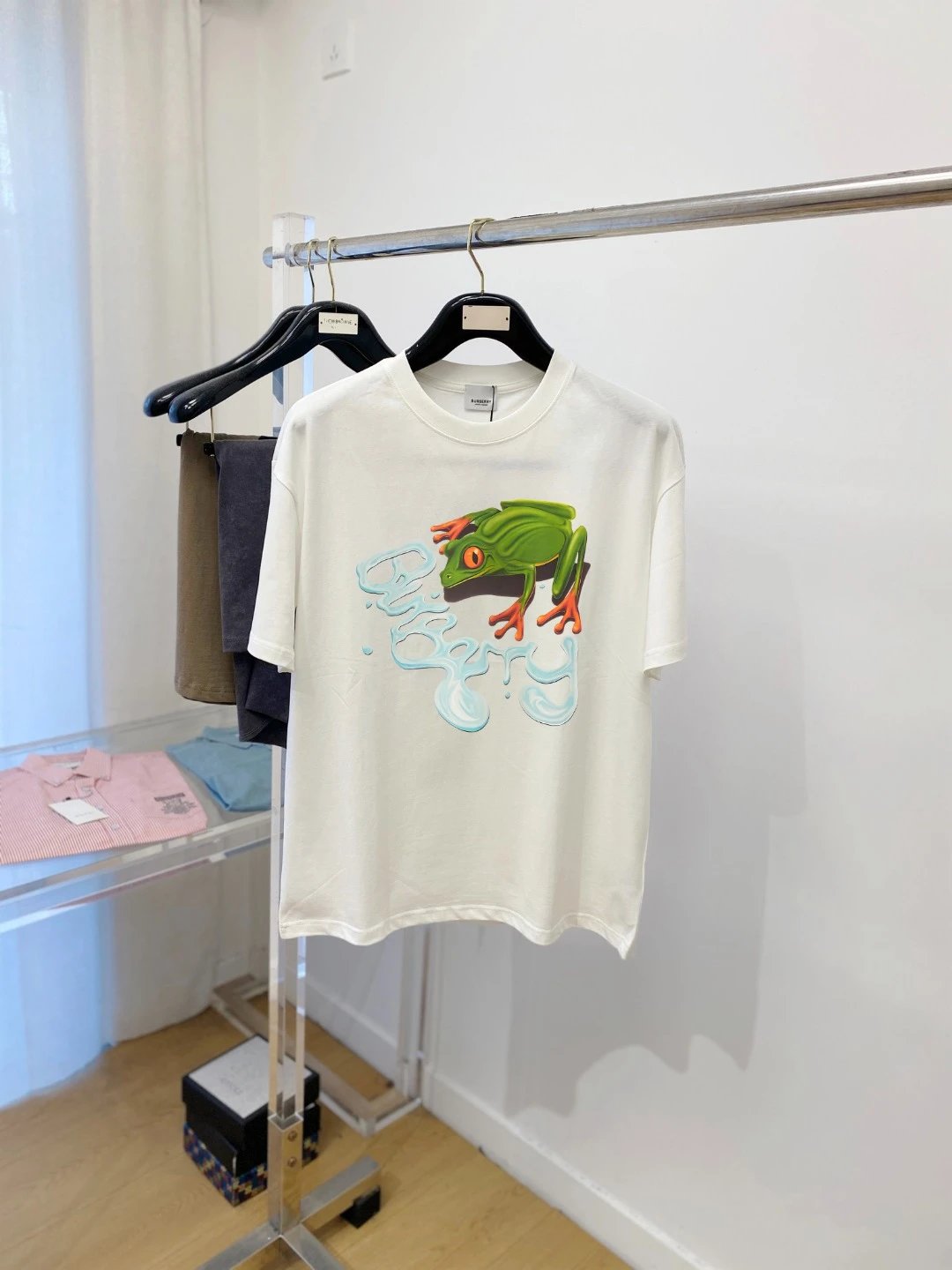 Burberry T-shirt Chest Frog Pattern Print logo round Neck Short Sleeve25ss New pure cotton T Unisex T-Shirt OS Loose Fit Base Shirt Top Half Sleeve T-Shirt