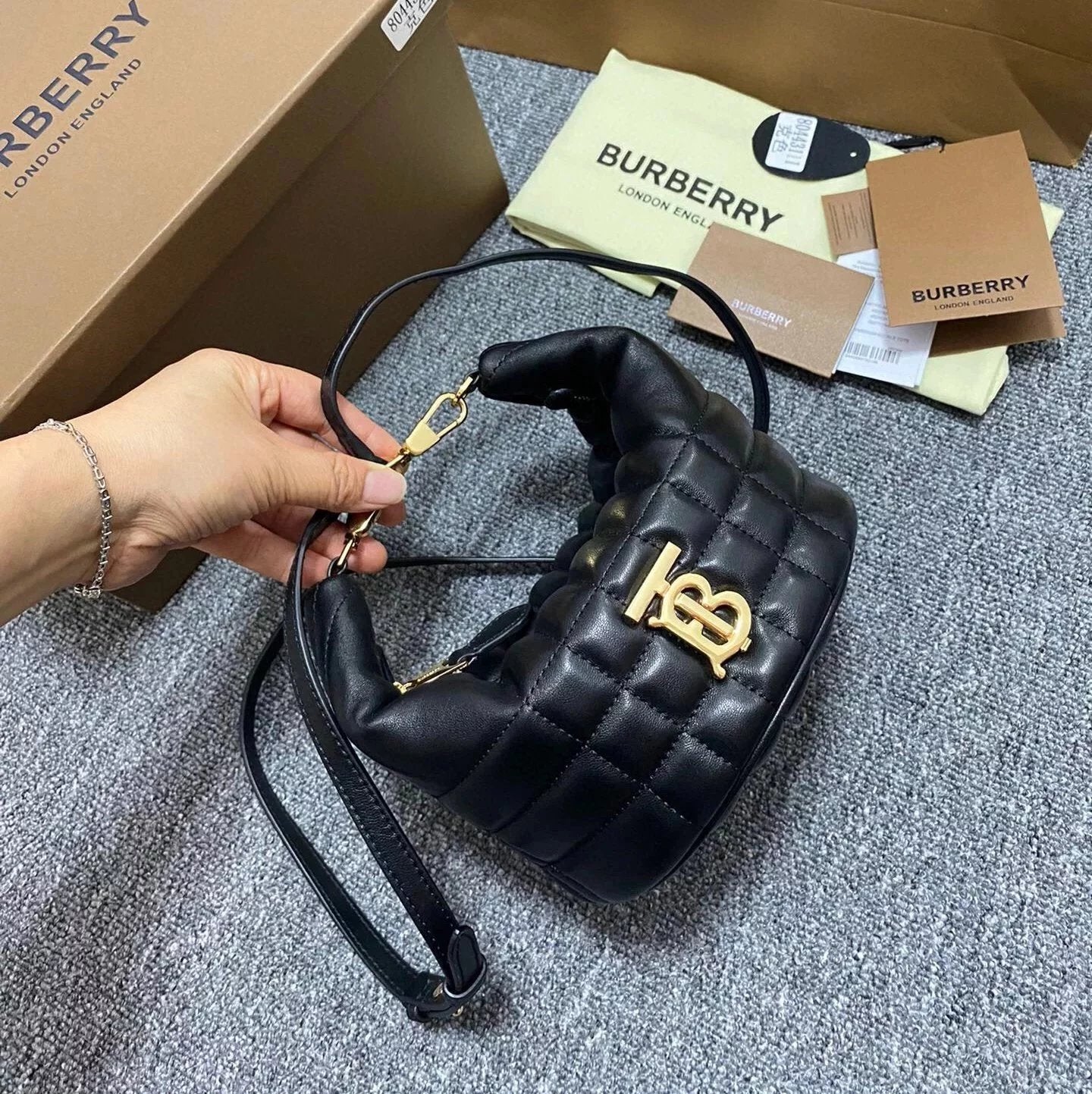 Burberry Women's Bag Top version 2022Surrogate Shopping-Grade Exquisite and Chic Super Soft Cake Sheepskin Quilted Waist Bag Crescent-Shaped Shoulder Messenger Bag TB Twist Lock Bag Handbag Clutch