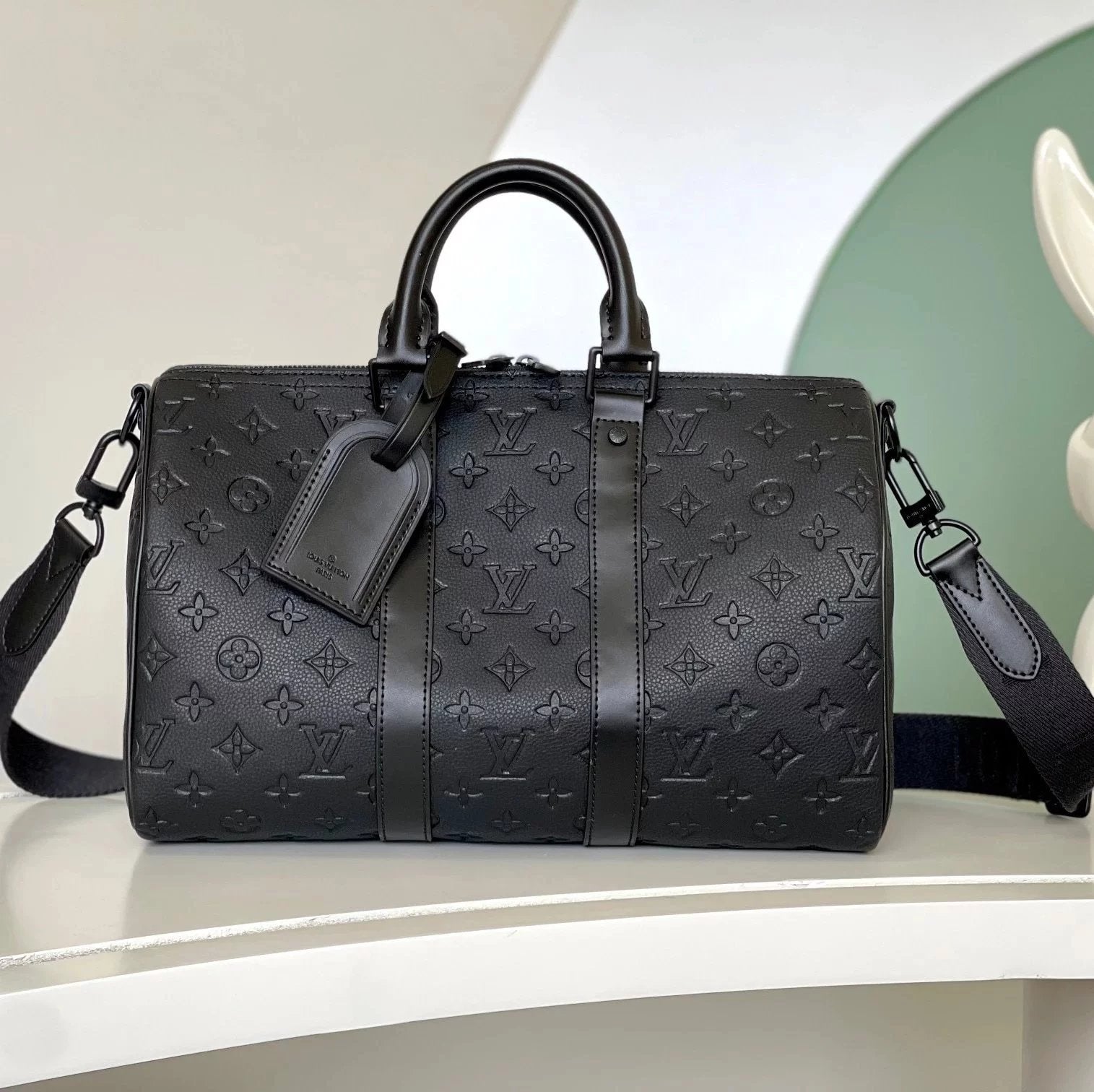 Louis Vuitton LV Men's Bag Top version Black and Gray Flowers Men's Women's Travel Bags Shoulder Crossbody Portable Fitness Bag Luggage Bag Travel Bag Black Embossed Cowhide