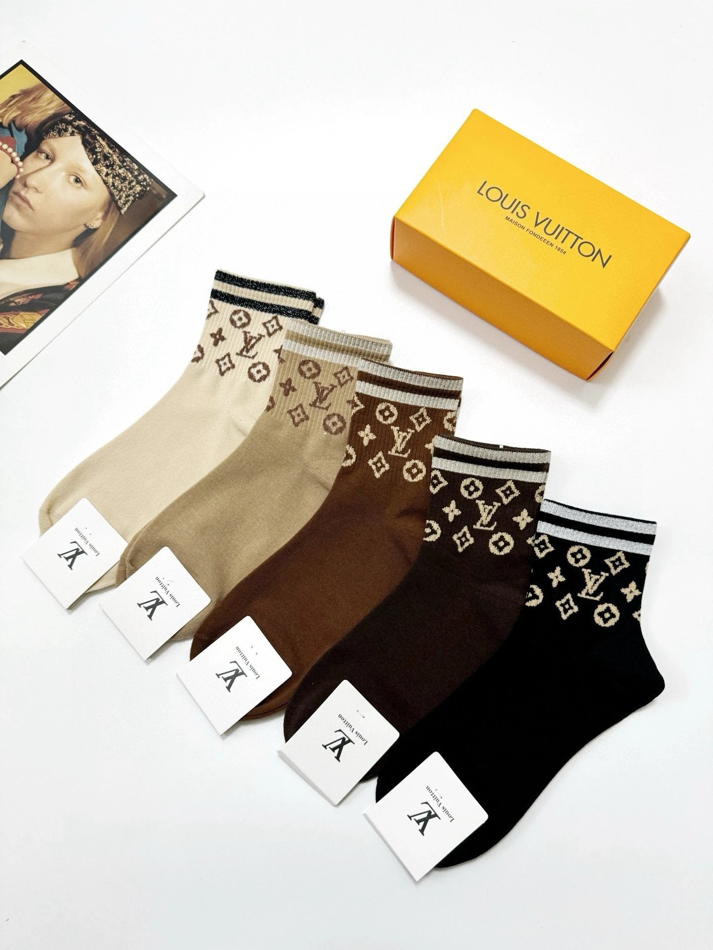 Louis Vuitton LV Sock 【a Box5Double】Classic Letters logo Breathable and Stylish Pure Cotton Mid-Calf Socks25ss New Cotton Socks Spring Summer Autumn Thin Business Sports Casual Versatile Deodorant Sweat-Absorbing