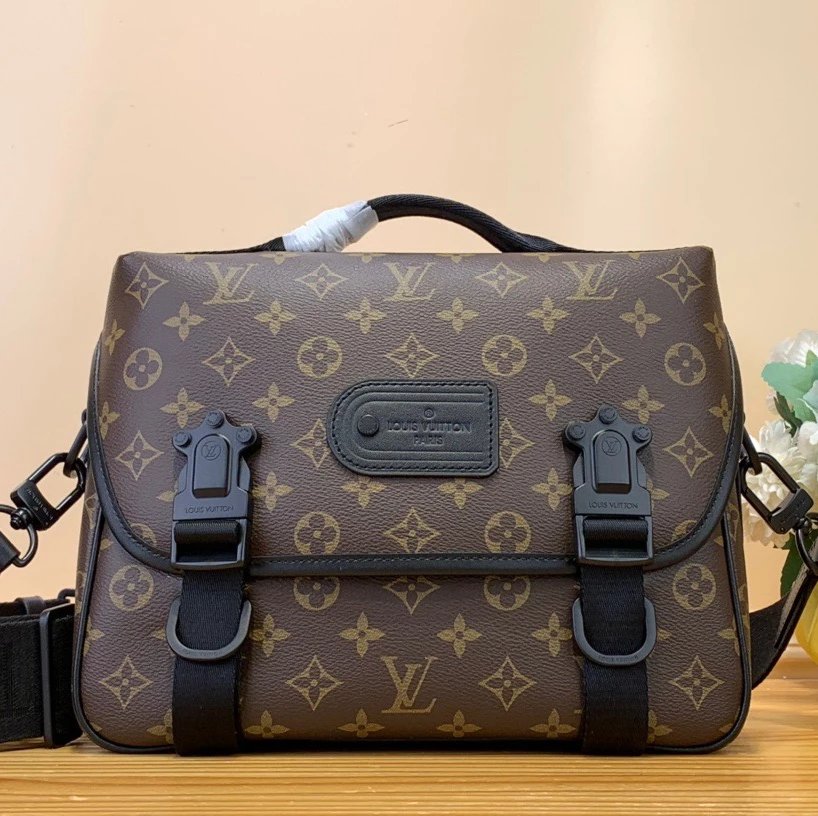 Louis Vuitton LV Men's Bag Top version 【Version】2024New Trail Messenger Bag M46972Presbyopic/Black mini No. Portable Messenger Bag Men's Handbag Messenger Bag Shoulder Bag Men's and Women's Bags M46972M83613M47060