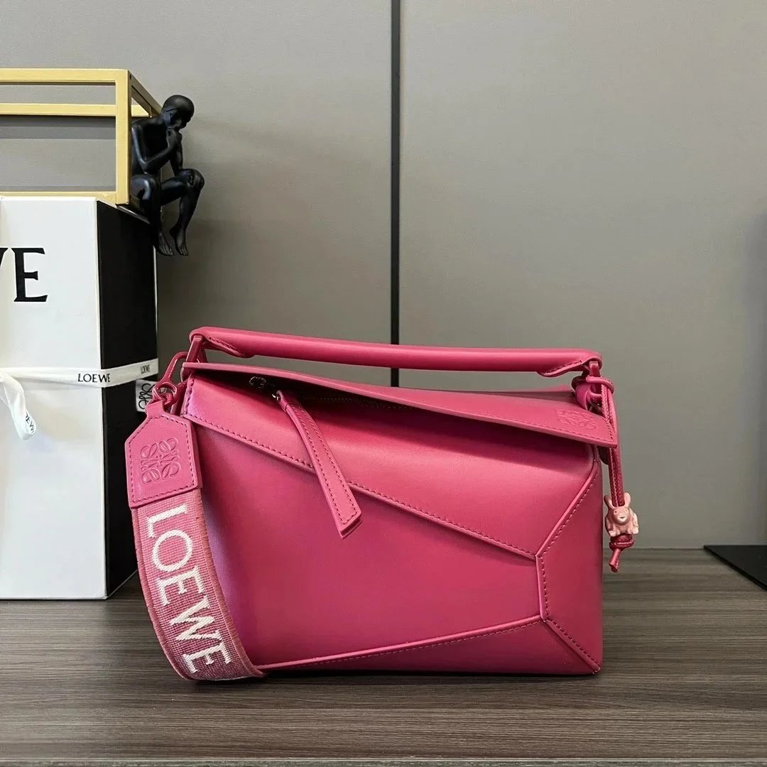 LOEWE Women's Bag Top version 【Original Leather】New Single Color Glaze Puzzle Geometric Bag Ceramic Hardware Wide Shoulder Strap Small Size24cm Luojia Men's and Women's Bags Shoulder Bag Messenger Bag Handbag Embroidery Letter Wide Shoulder Straps Geometr