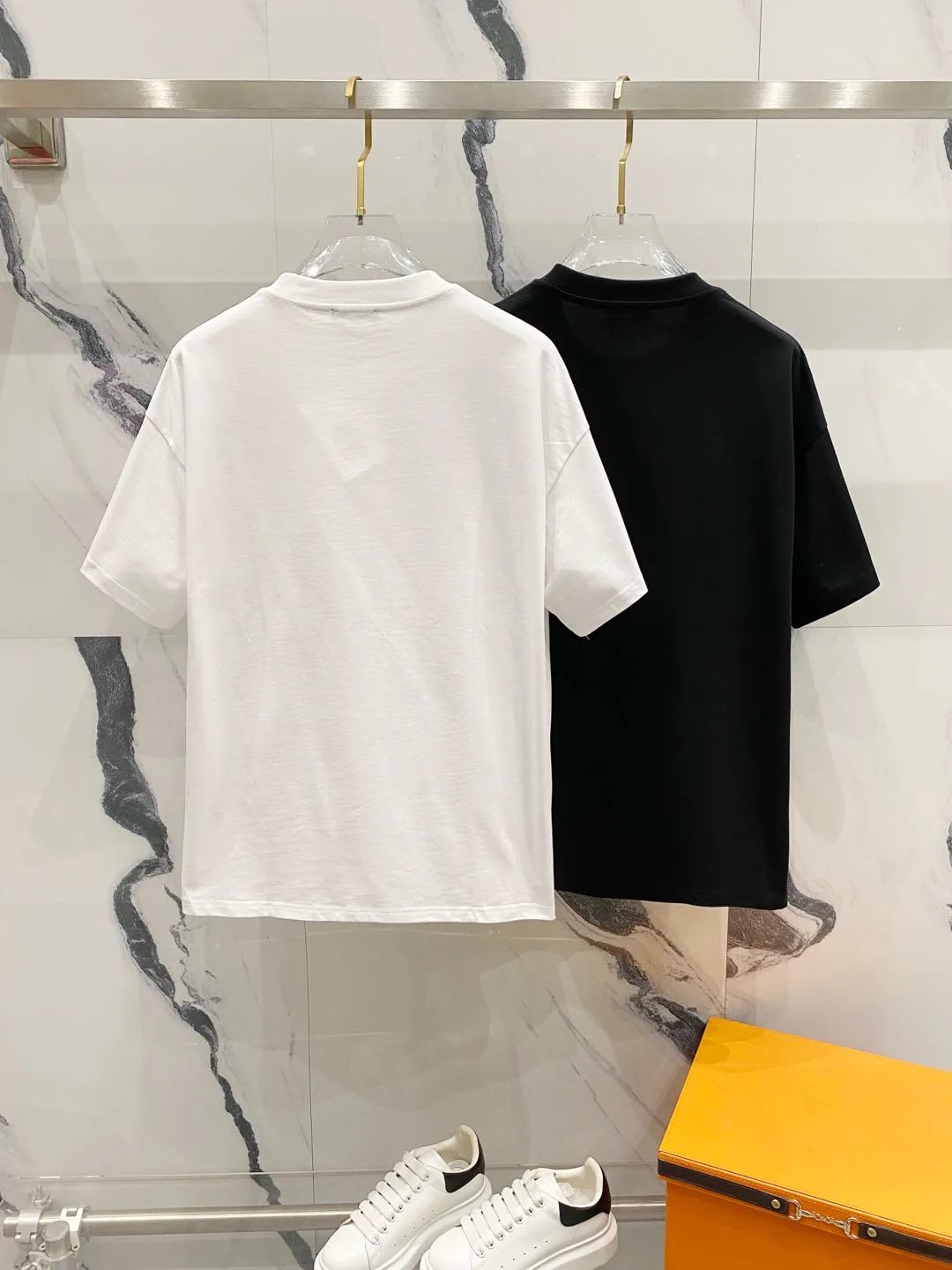 Balmain T-shirt Angel Shield Letter LOGO Printed round Neck Short Sleeve25ss New Pure Cotton Unisex Style T T-shirt OS Loose Fit Base Shirt Top Half Sleeve T-Shirt
