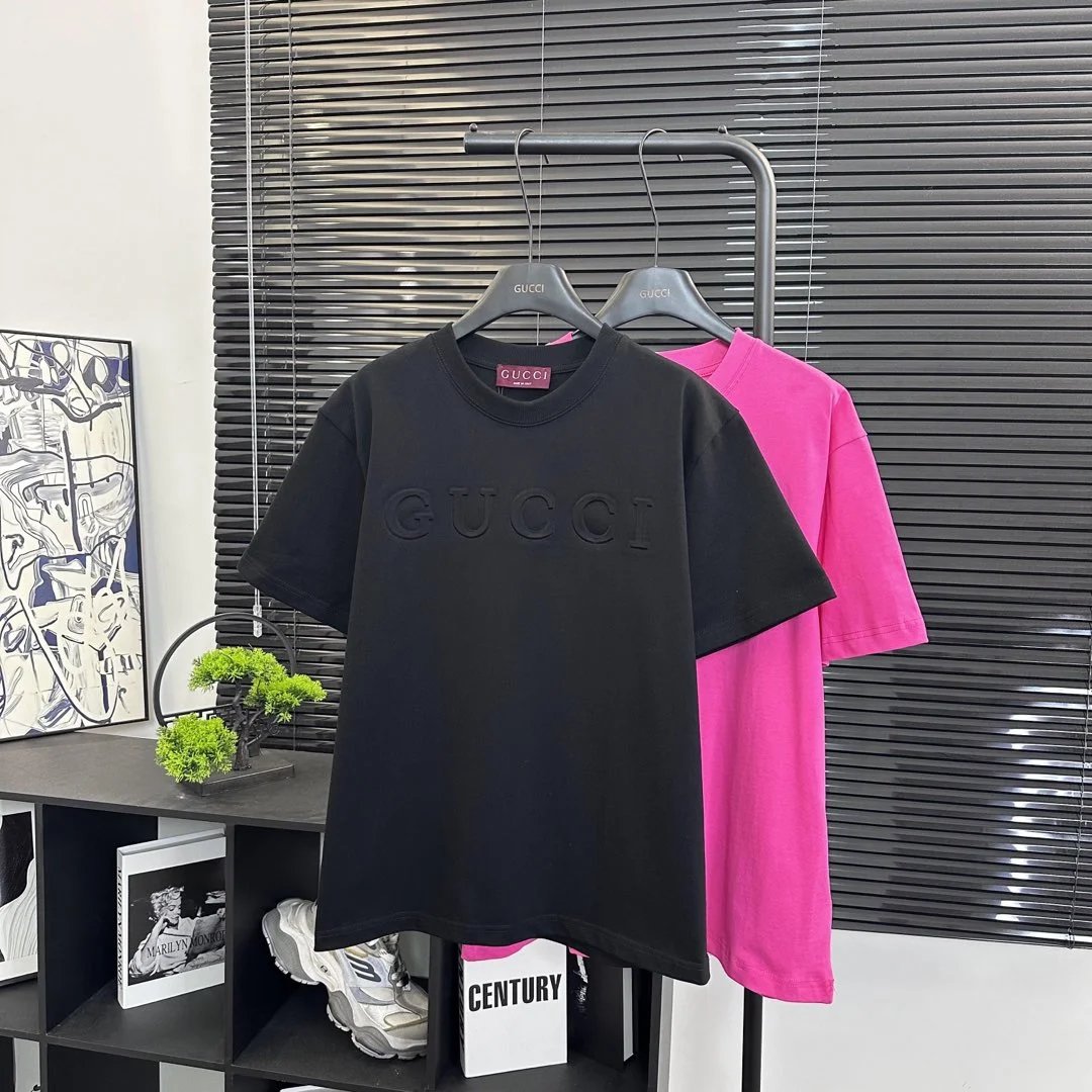 Gucci T-shirt 3D Embossed Lettering logo round Neck Short Sleeve25ss New pure cotton T Unisex T-Shirt OS Loose Fit Base Shirt Top Half Sleeve T-Shirt
