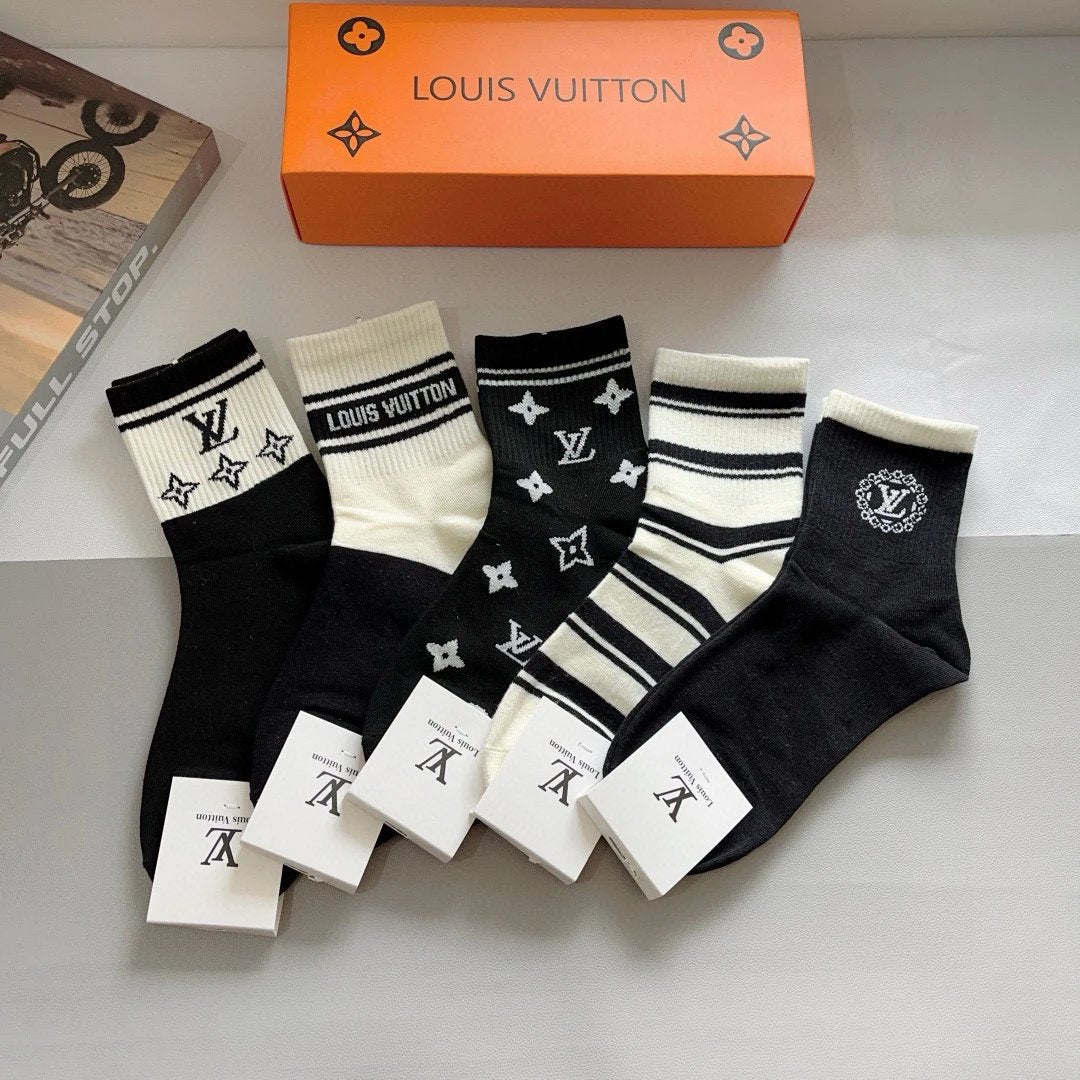 Louis Vuitton LV Sock 【Five Pairs Per Box】Classic Letters logo Breathable and Stylish Pure Cotton Mid-Calf Socks25ss New Cotton Socks Thin Business Sports Casual Spring Summer Autumn Versatile Deodorant Sweat-Absorbing