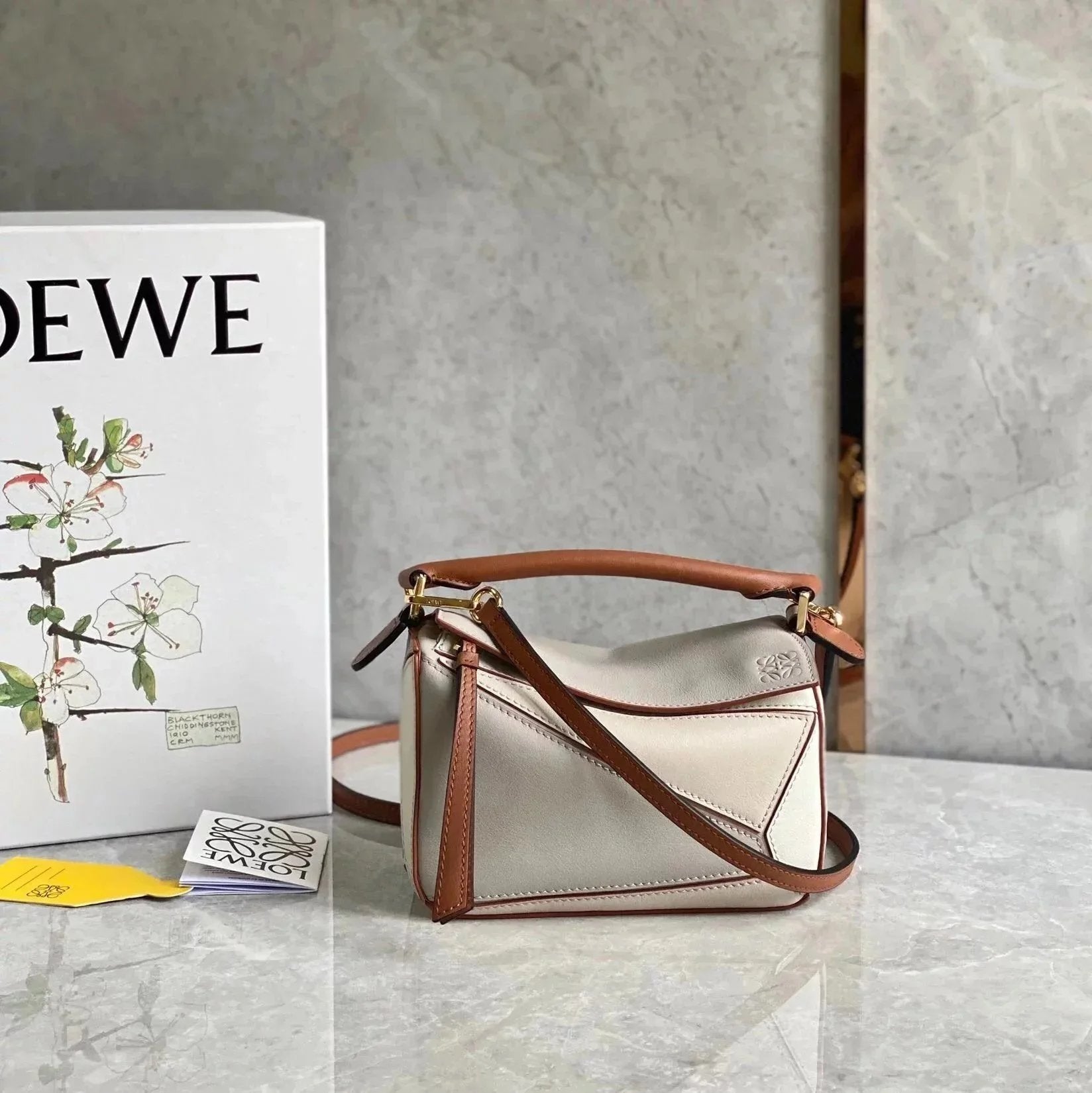 LOEWE Women's Bag Top version 【Level Surrogate Shopping】puzzle Geometric Bag Women's Bag mini18cm Mini Geometric Bag Crossbody Bag Small Size24cm Medium29cm Splicing Box Bag loewe Classic Geometric Crossbody Bag