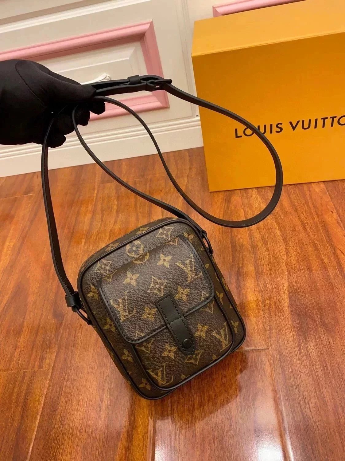 Louis Vuitton LV Women's Bag Top version 【Spot Goods】2020Limited Edition Men's and Women's Bags CHRISTOPHER Mini Handbag Camera Bag Small Square Bag Mobile Phone Bag Presbyopic Messenger Bag M69404