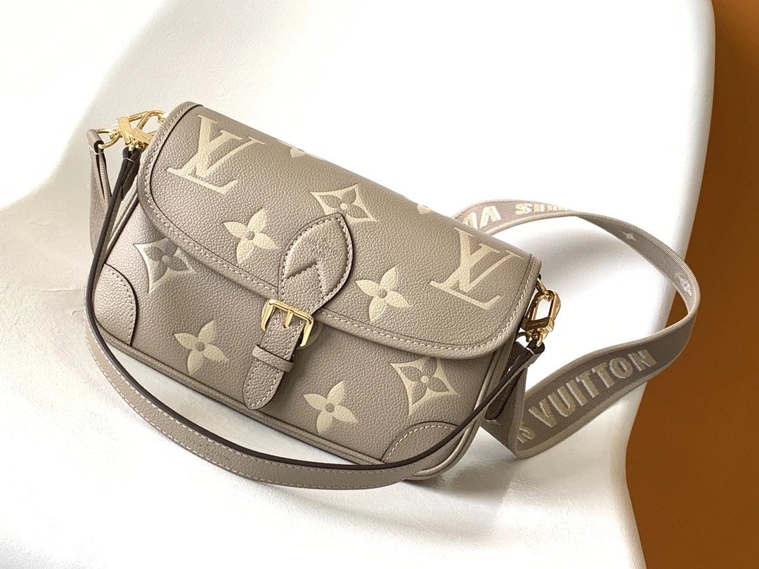 Louis Vuitton LV Women's Bag Top version Super Original Leather2022New Baguette Bag Presbyopic Underarm Shoulder Messenger Bag
