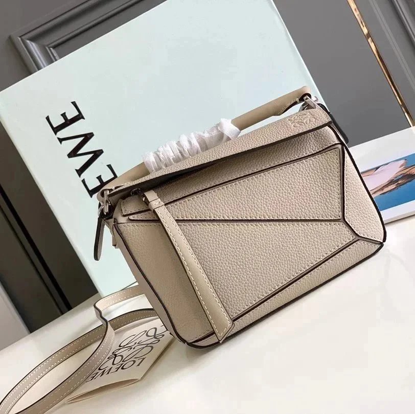 LOEWE Women's Bag Top version 【Level Surrogate Shopping】puzzle Geometric Bag Women's Bag mini18cm Mini Geometric Bag Crossbody Bag Small Size24cm Medium29cm Splicing Box Bag loewe Classic Geometric Crossbody Bag