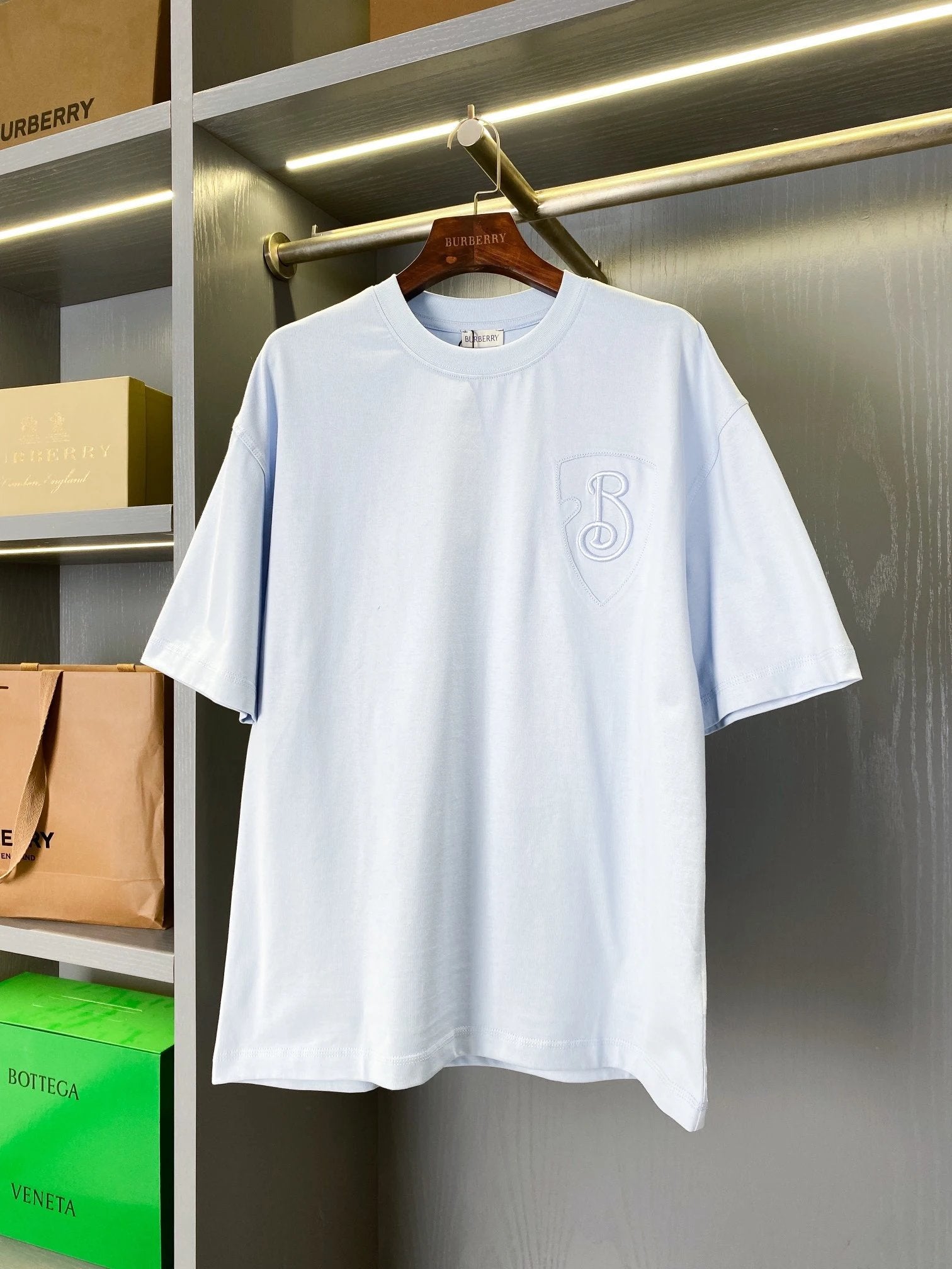 Burberry T-shirt Shield Embroidery logo round Neck Short Sleeve25ss New pure cotton T Unisex T-Shirt OS Loose Fit Base Shirt Top Half Sleeve T-Shirt