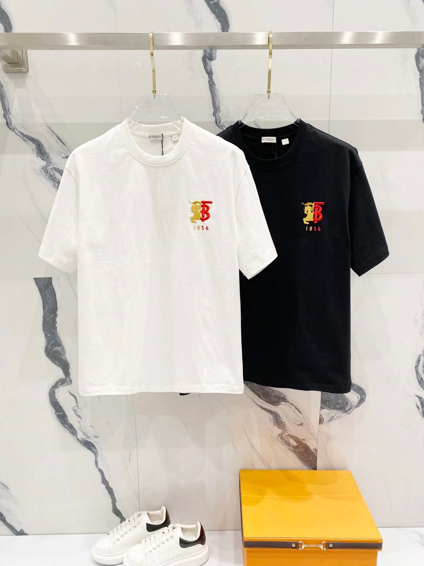 Burberry T-shirt Chest TB1856Color-blocking Embroidery logo round Neck Short Sleeve25ss New pure cotton T Unisex T-Shirt OS Loose Fit Base Shirt Top Half Sleeve T-Shirt
