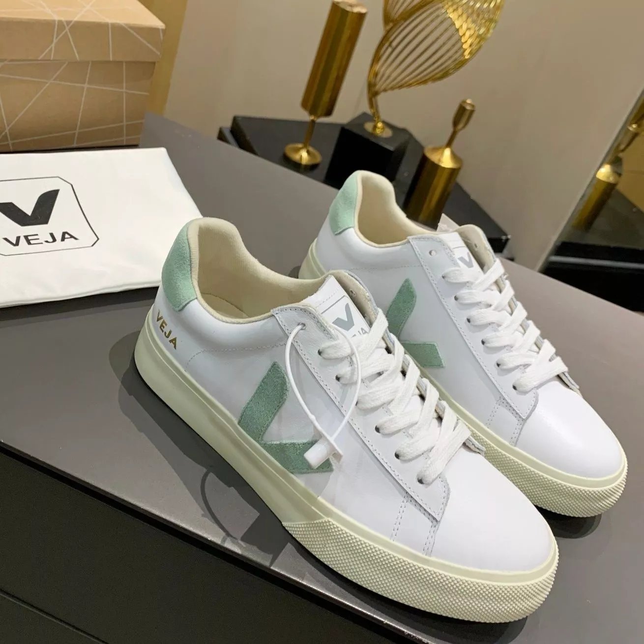 Veja Shoes B02V Word Leather White Shoes