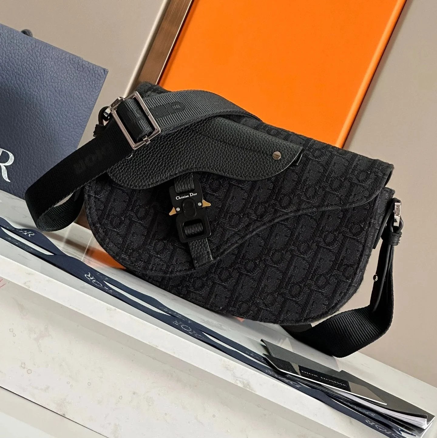 Dior Men's Bag Top version 【Original Leather High Version】2024Autumn and Winter Men's Clothing Series New Saddle Bag Men's New Small Saddle Messenger Bag Shoulder Bag Small Size Saddle Bag Casual Men's Bag