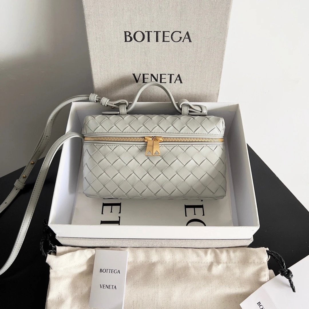 Bottega Veneta Women's Bag Top version 【Version Surrogate Shopping Original Highest Version】BottegaVeneta24Spring and Summer Woven Zipper Messenger Bag New Woven Bag Box Bag Lunch Box Bag Cowhide Woven Bag Cosmetic Bag New Women's Bag Cosmetic Case Portab