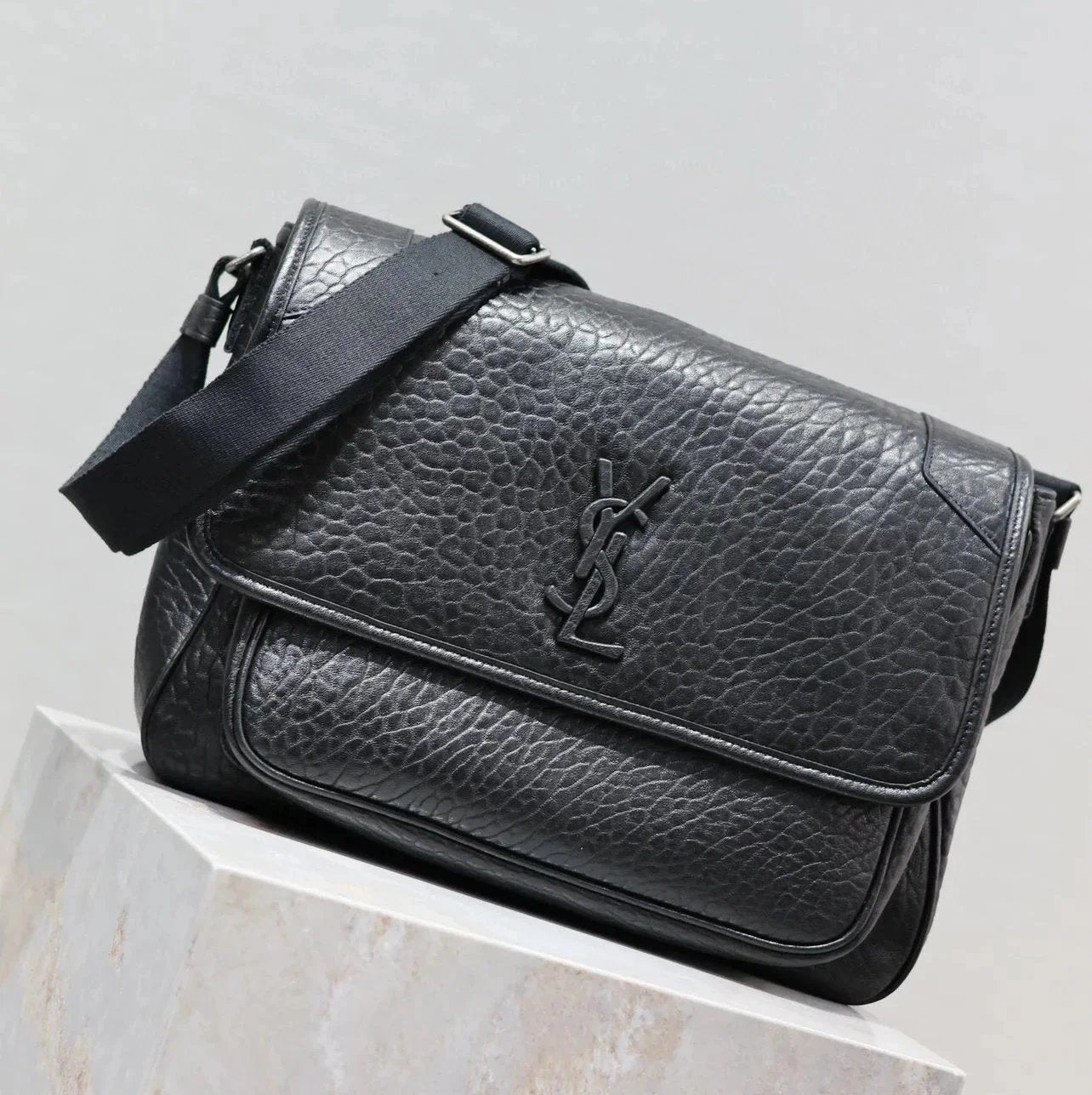 YSL Women's Bag Top version 【The Highest Quality Version of the Original Factory】Yang Shulin Niki-32cm Elephant Pattern Sheepskin Men's Messenger Bag Shoulder Bag Men's and Women's Same Casual Commuter Bag Women's niki Large Size32cm Grain Sheepskin niki